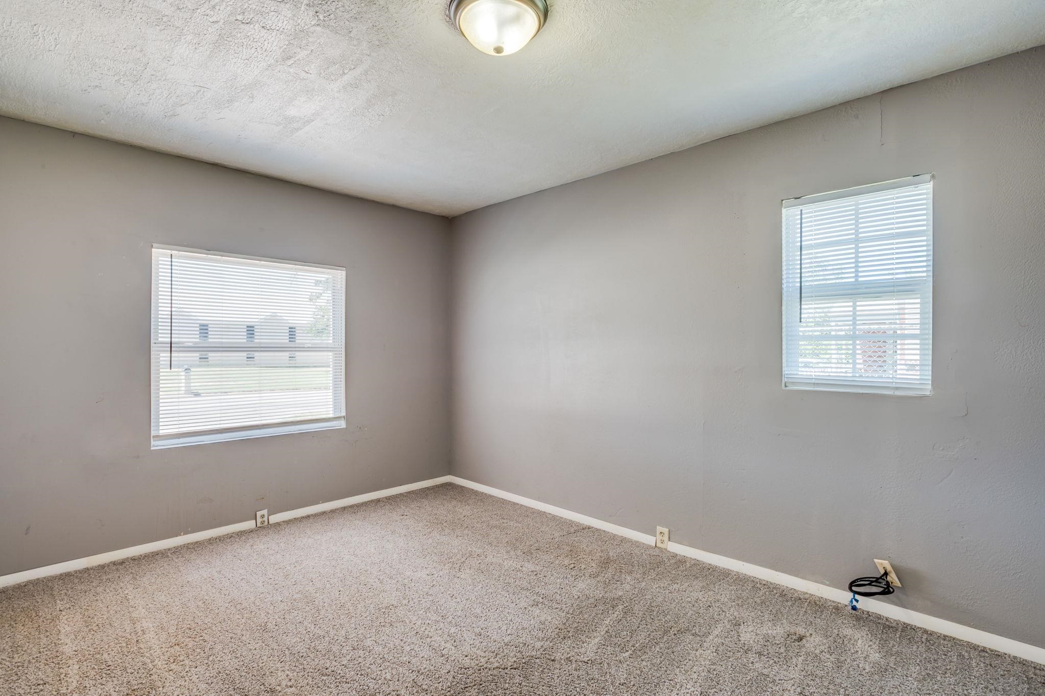 2518 N Grove St Property Photo 13