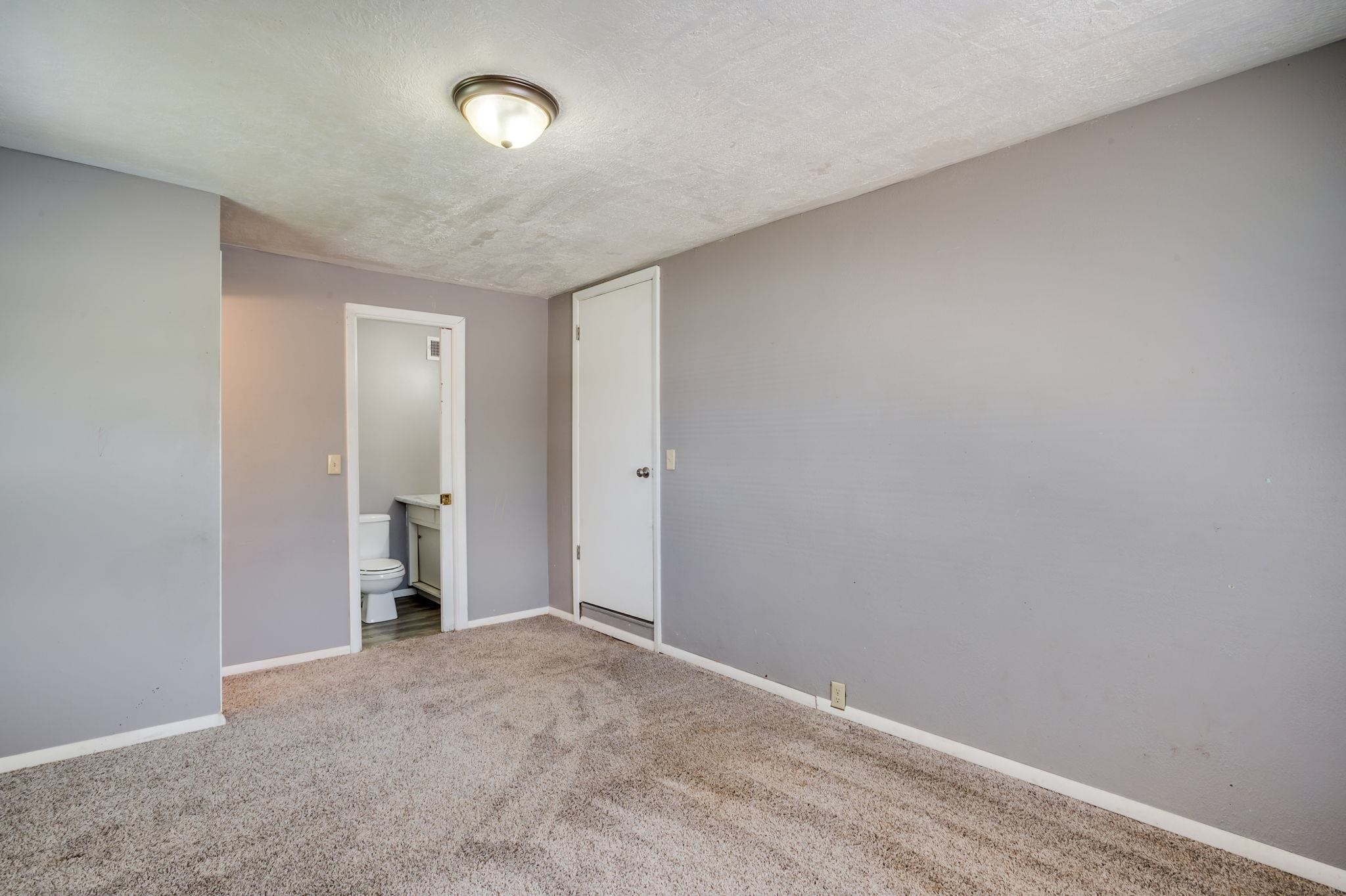2518 N Grove St Property Photo 14