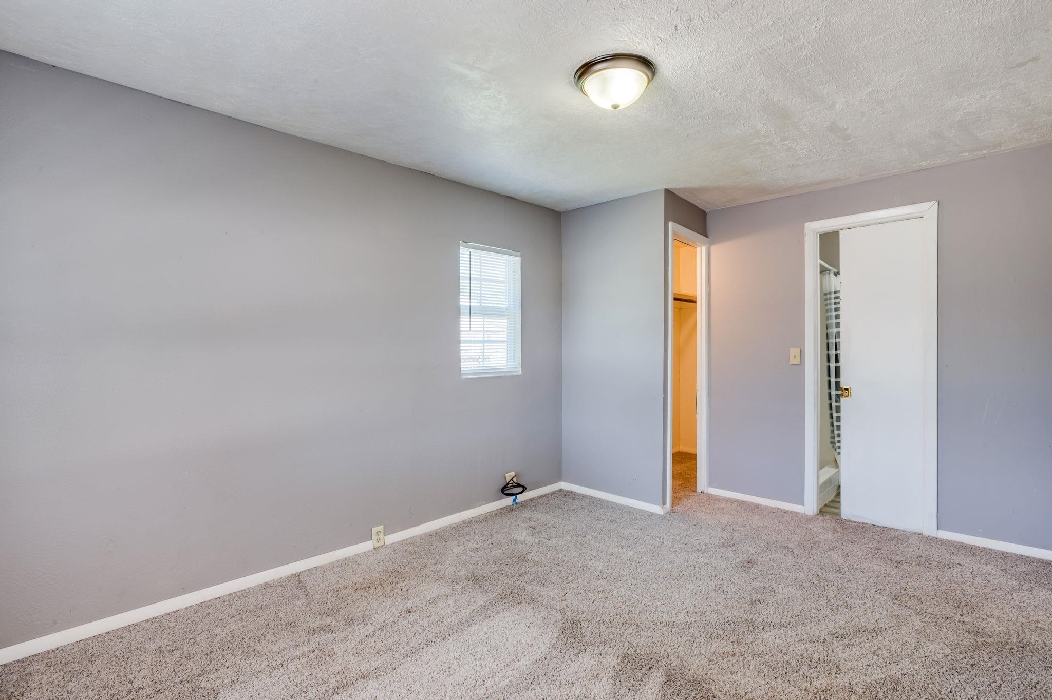 2518 N Grove St Property Photo 15