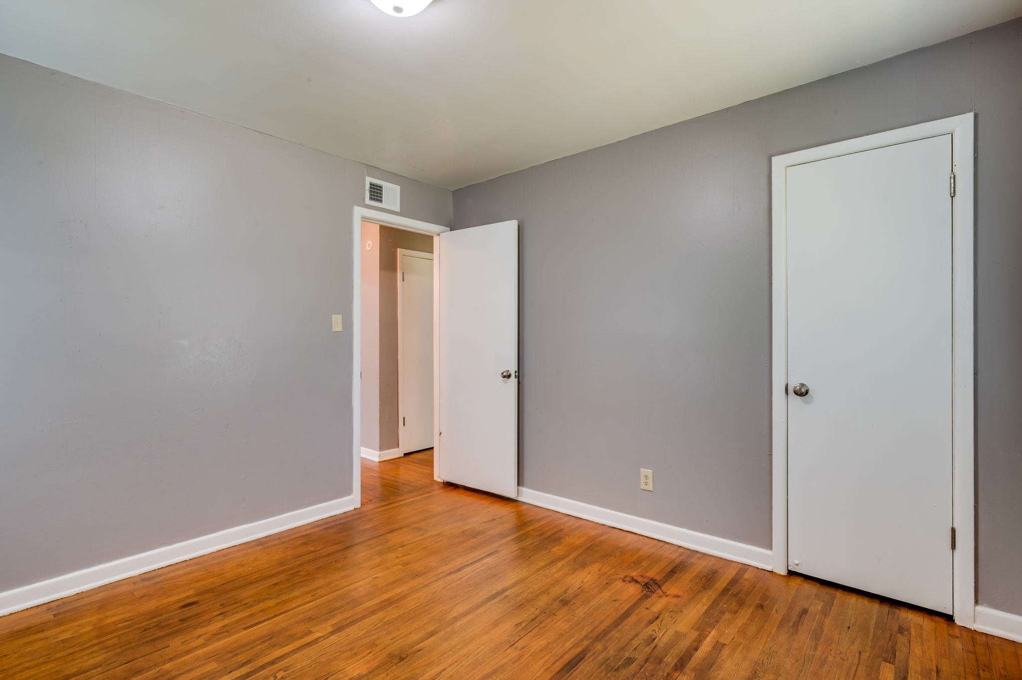 2518 N Grove St Property Photo 23