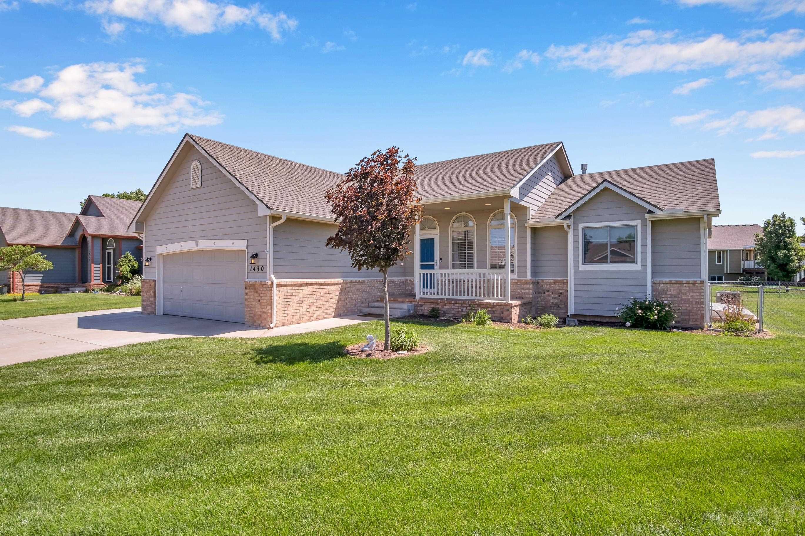 1430 Redbud Ct Property Photo