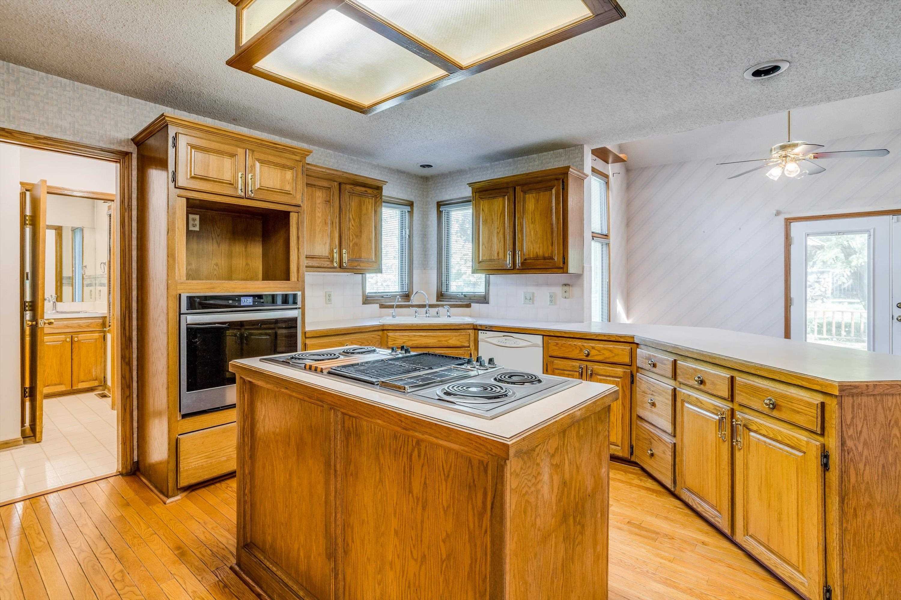 1355 N Cardington St Property Photo 9