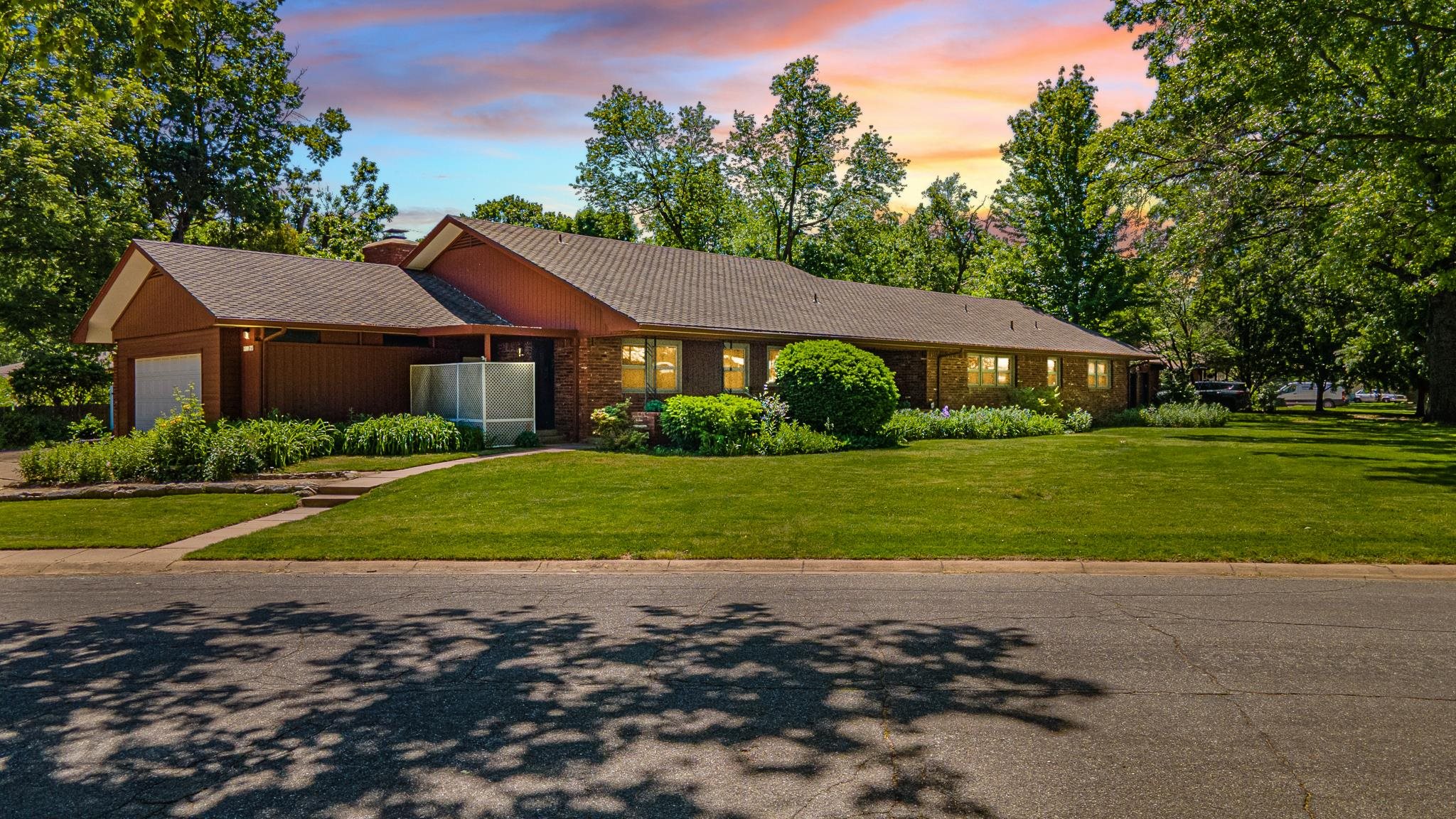 9711 W Par Ln Property Photo 1