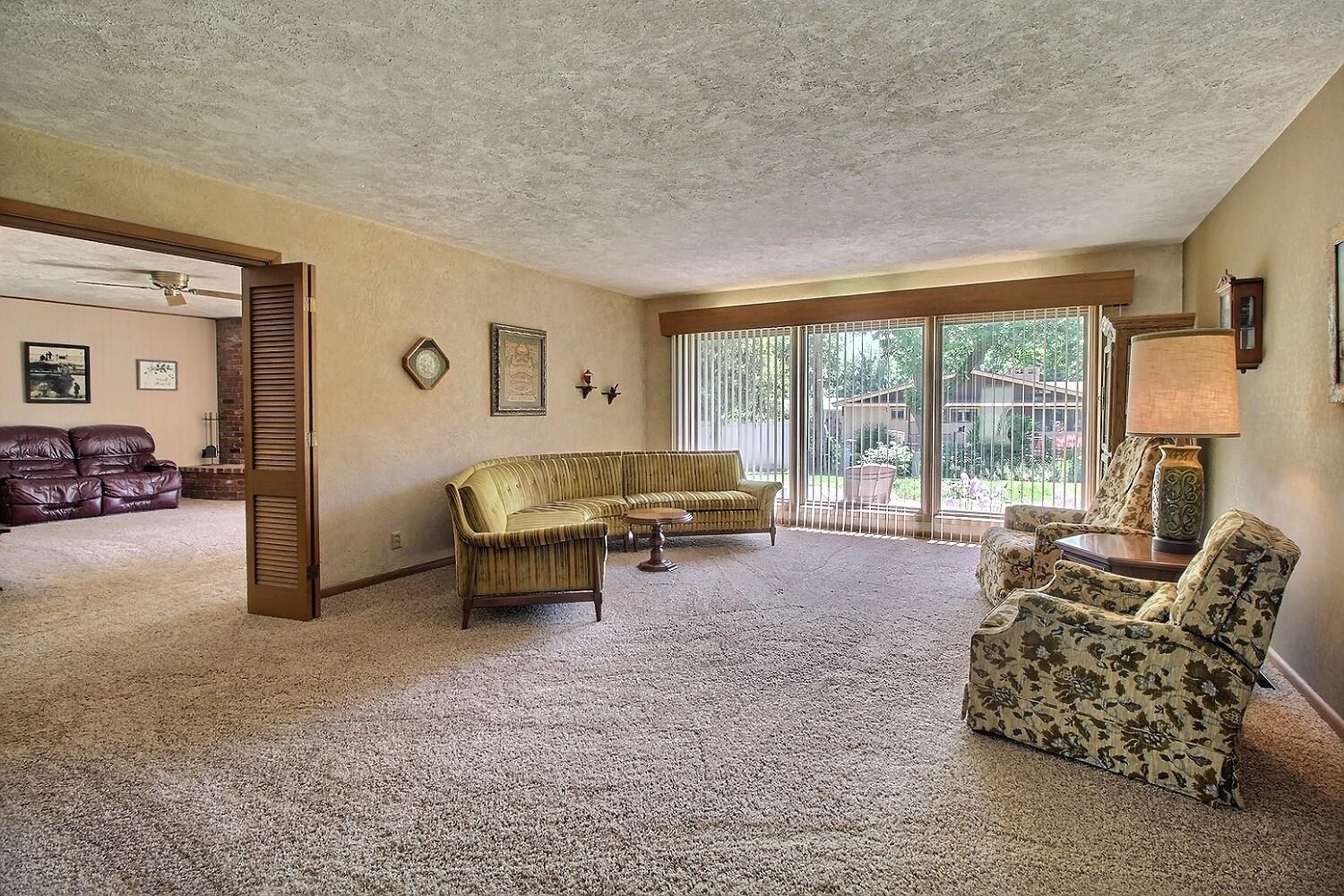 9711 W Par Ln Property Photo 3