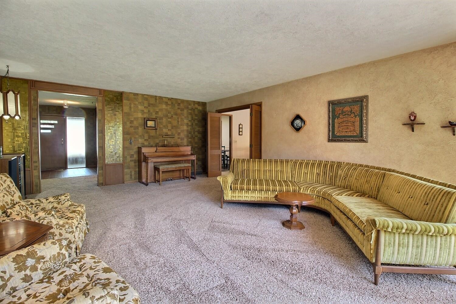 9711 W Par Ln Property Photo 4