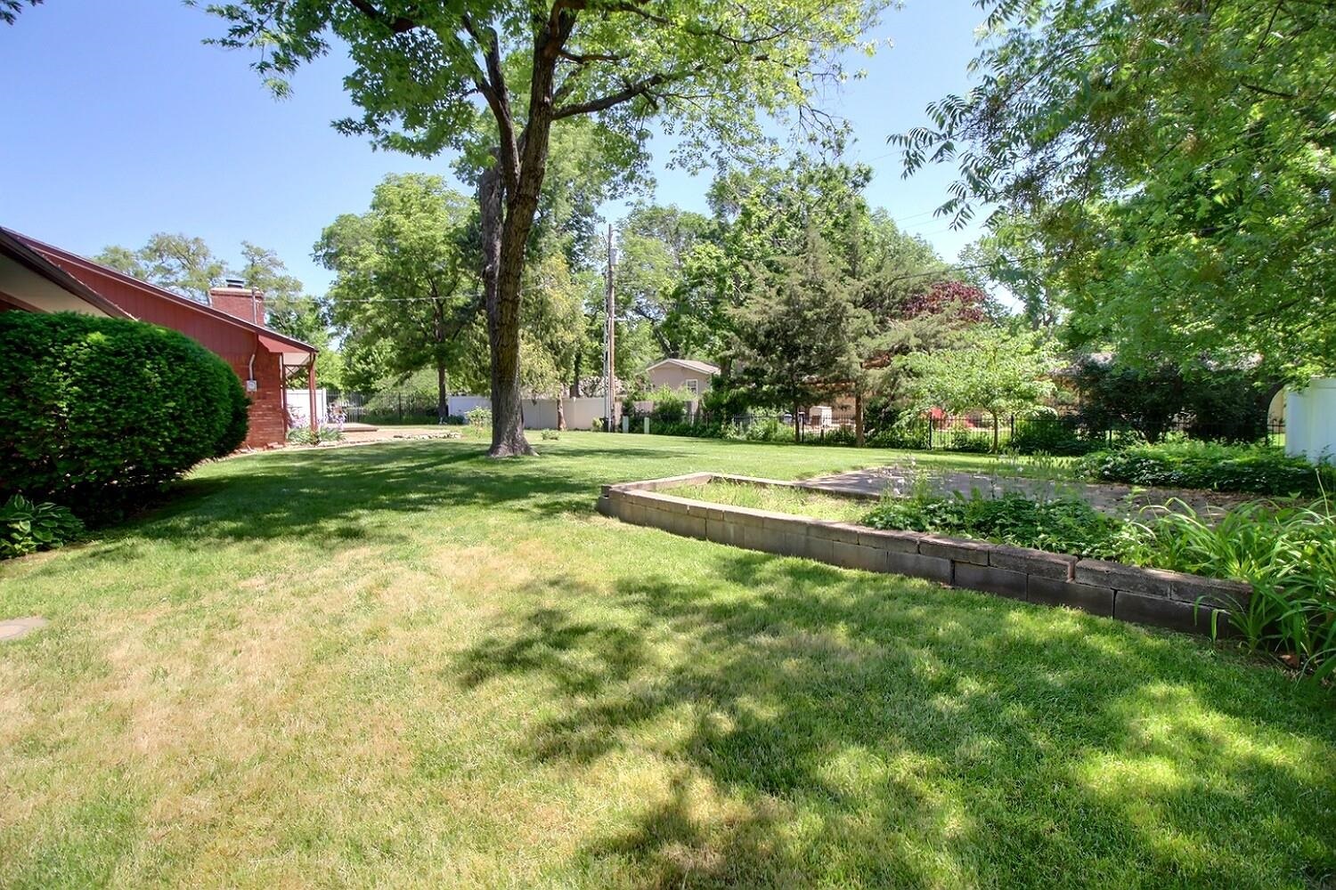 9711 W Par Ln Property Photo 35