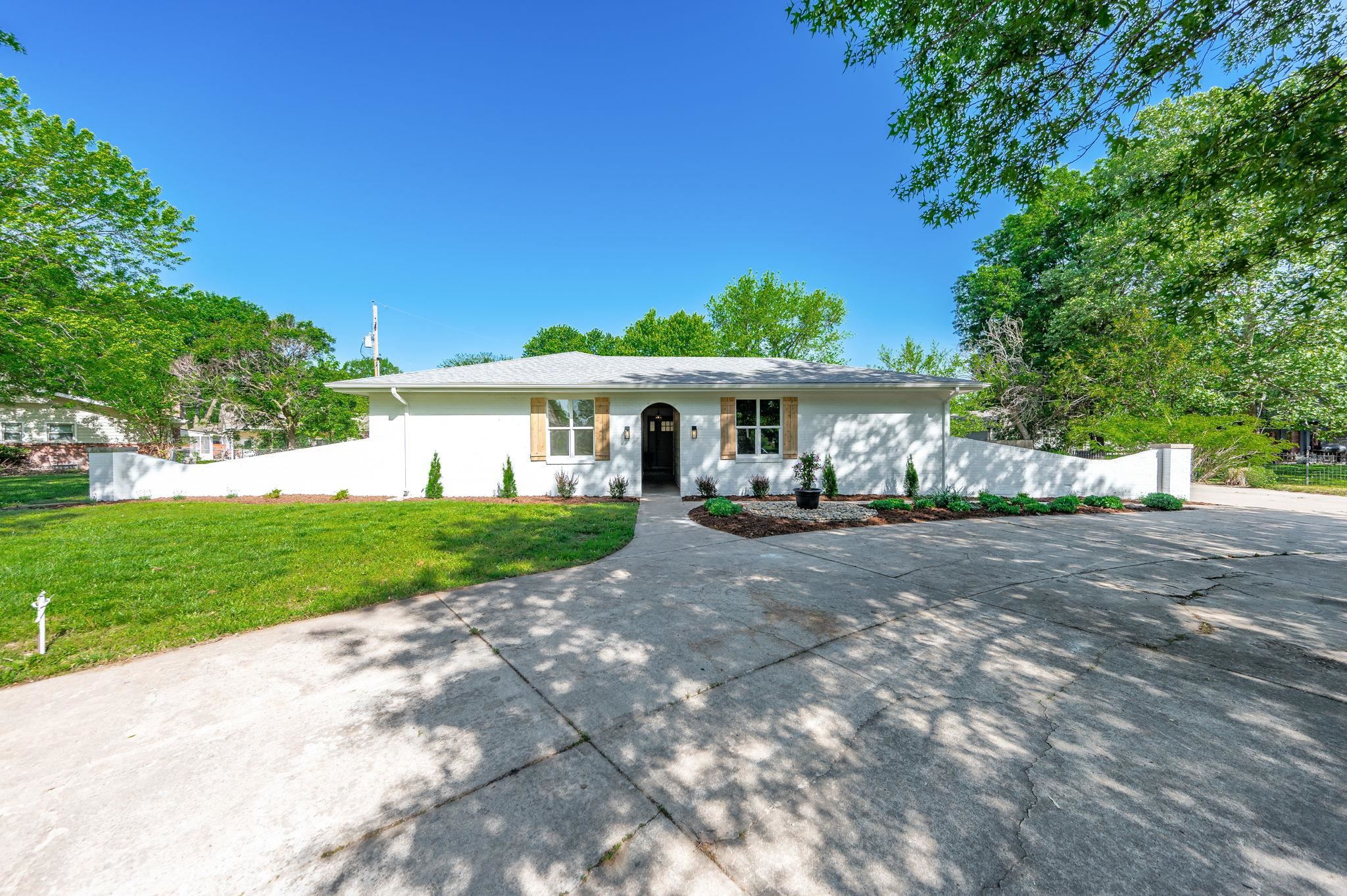 11426 W Valley Hi Dr. Property Photo 1