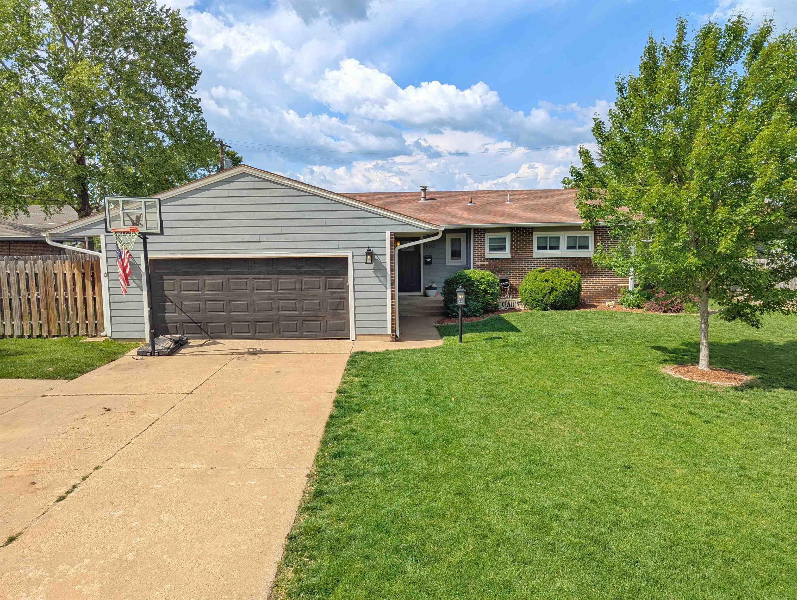 2023 Lynwood Dr Property Photo 1