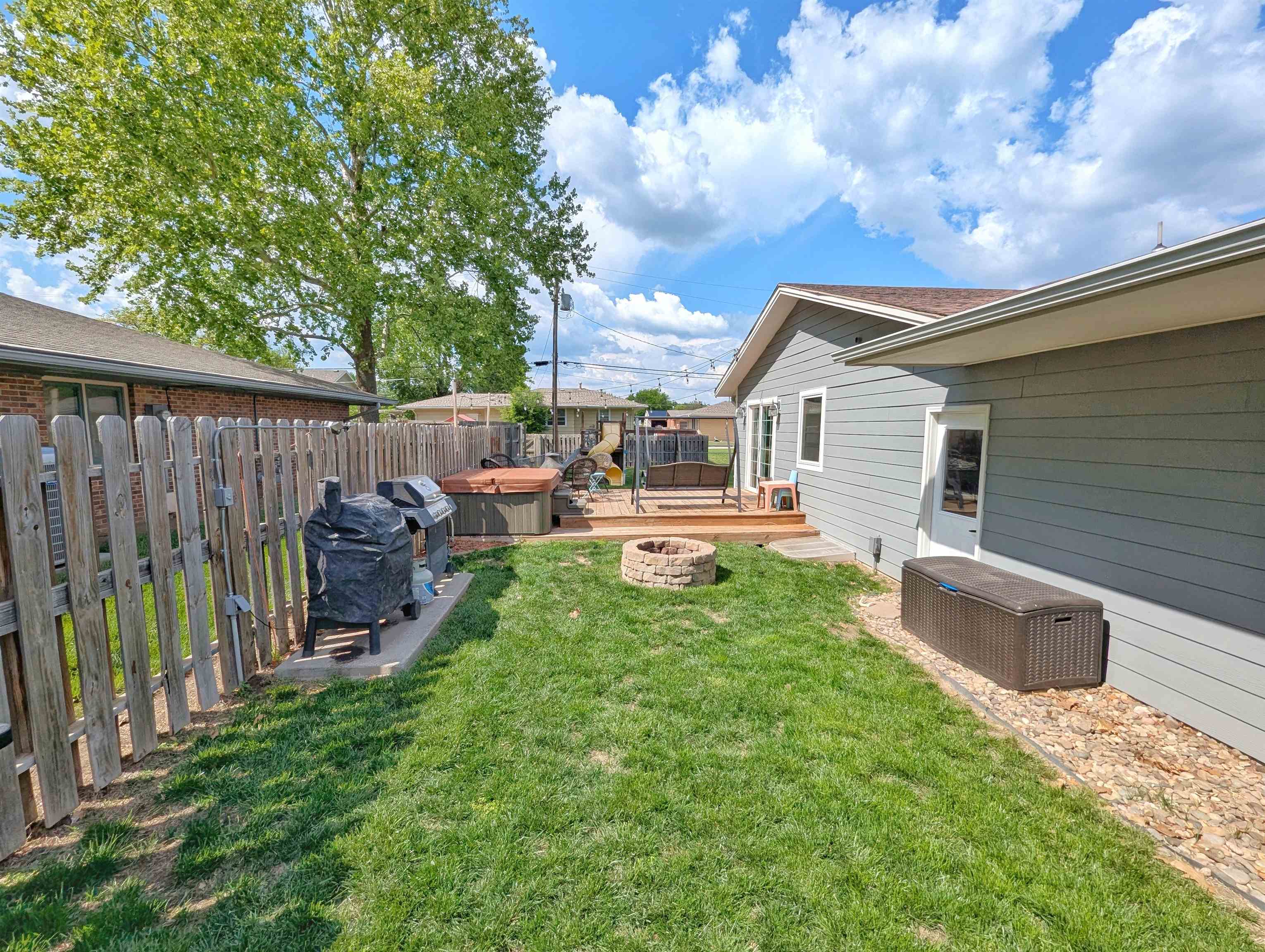 2023 Lynwood Dr Property Photo 4