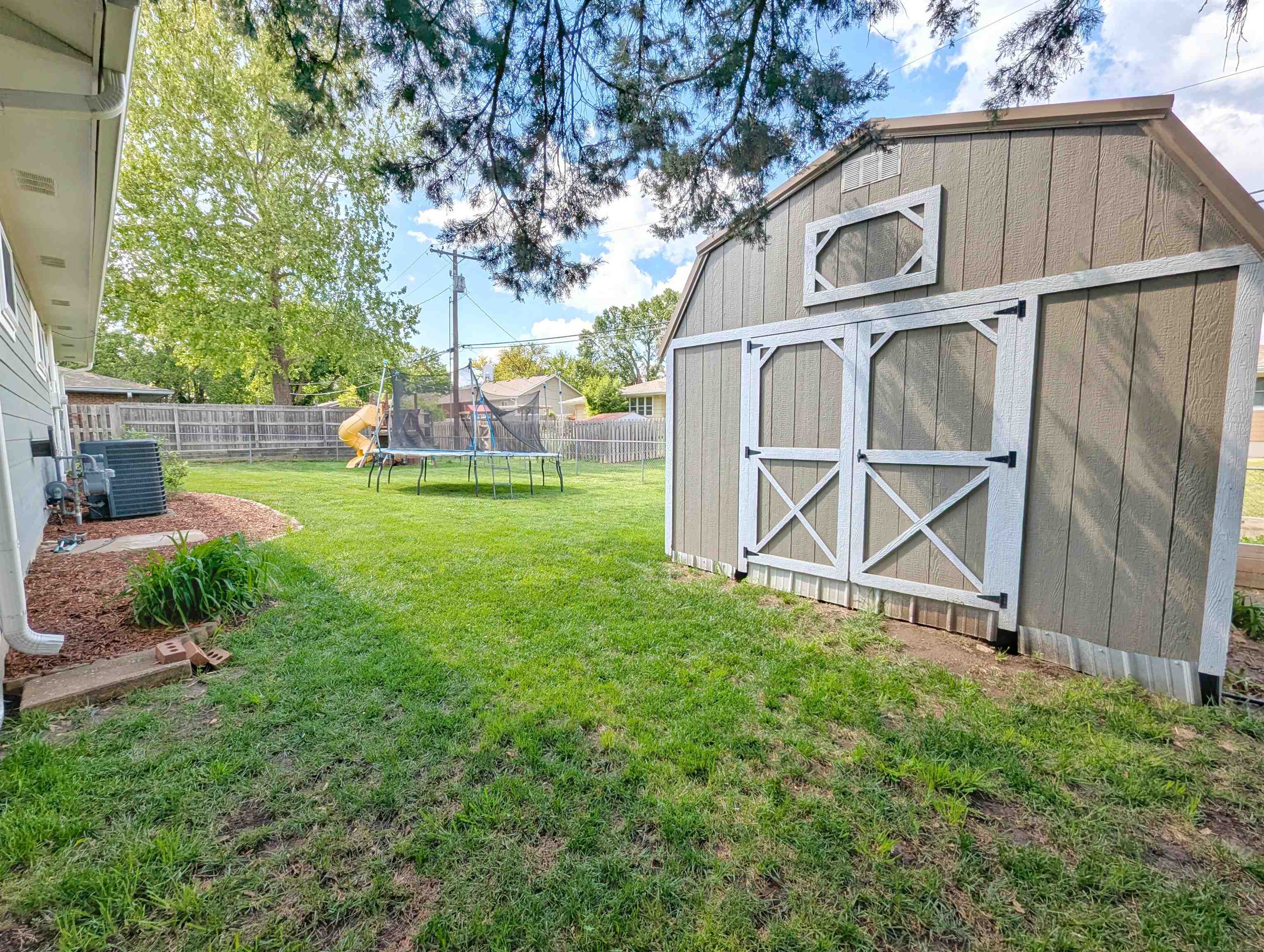 2023 Lynwood Dr Property Photo 5