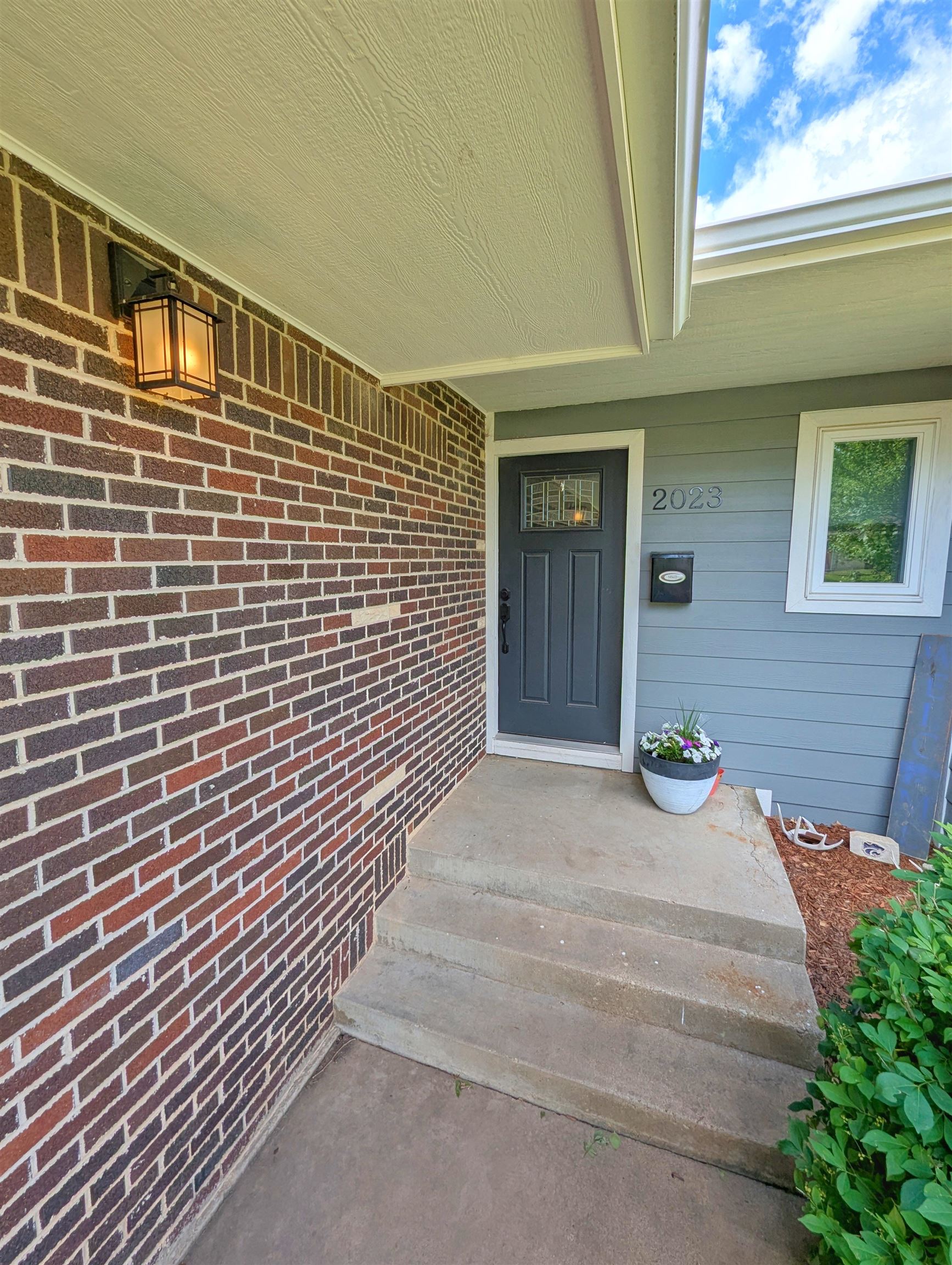 2023 Lynwood Dr Property Photo 8