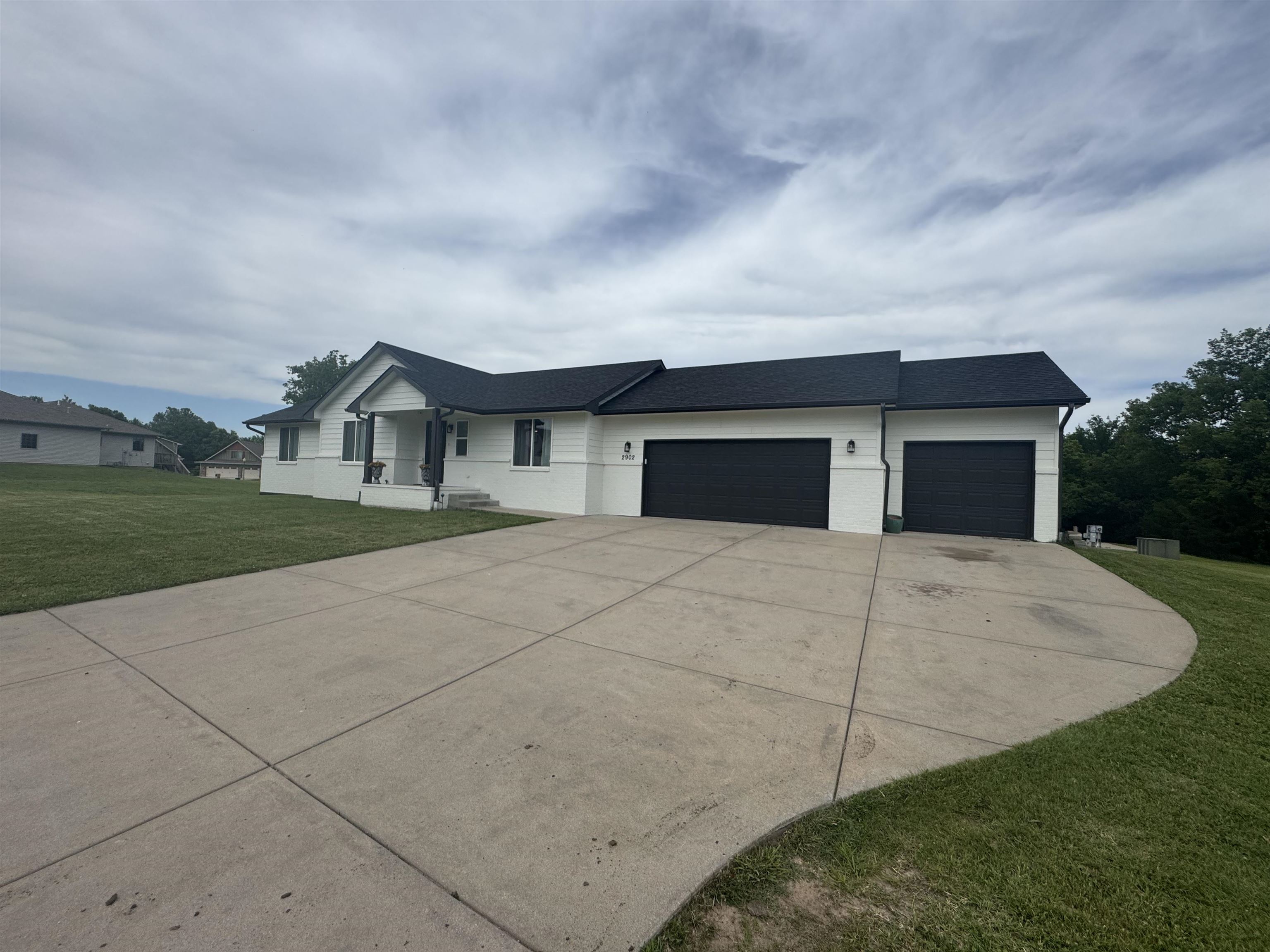 2902 Yaeger Dr Property Photo 2