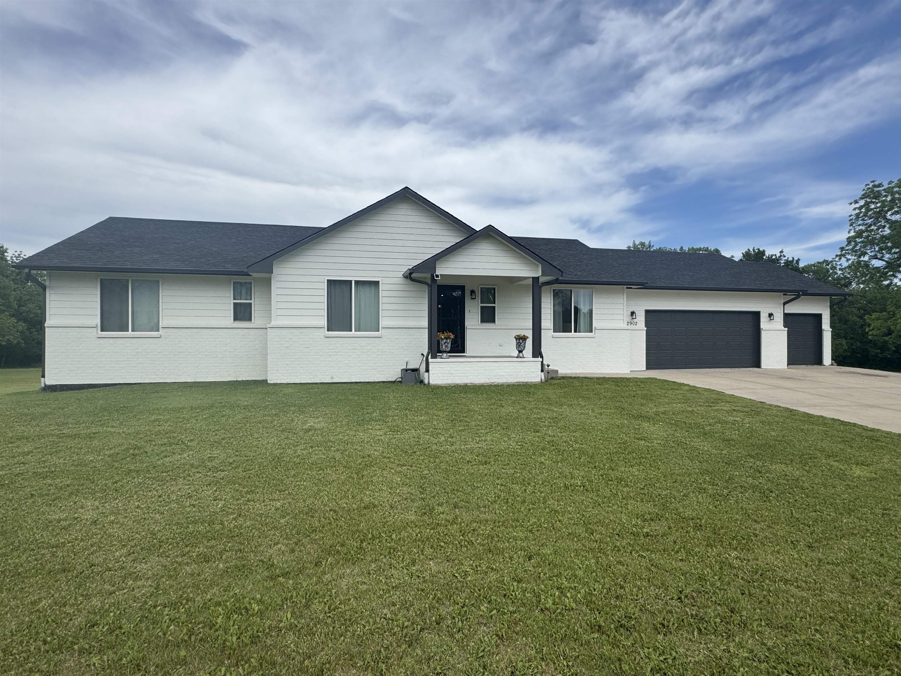 2902 Yaeger Dr Property Photo 3