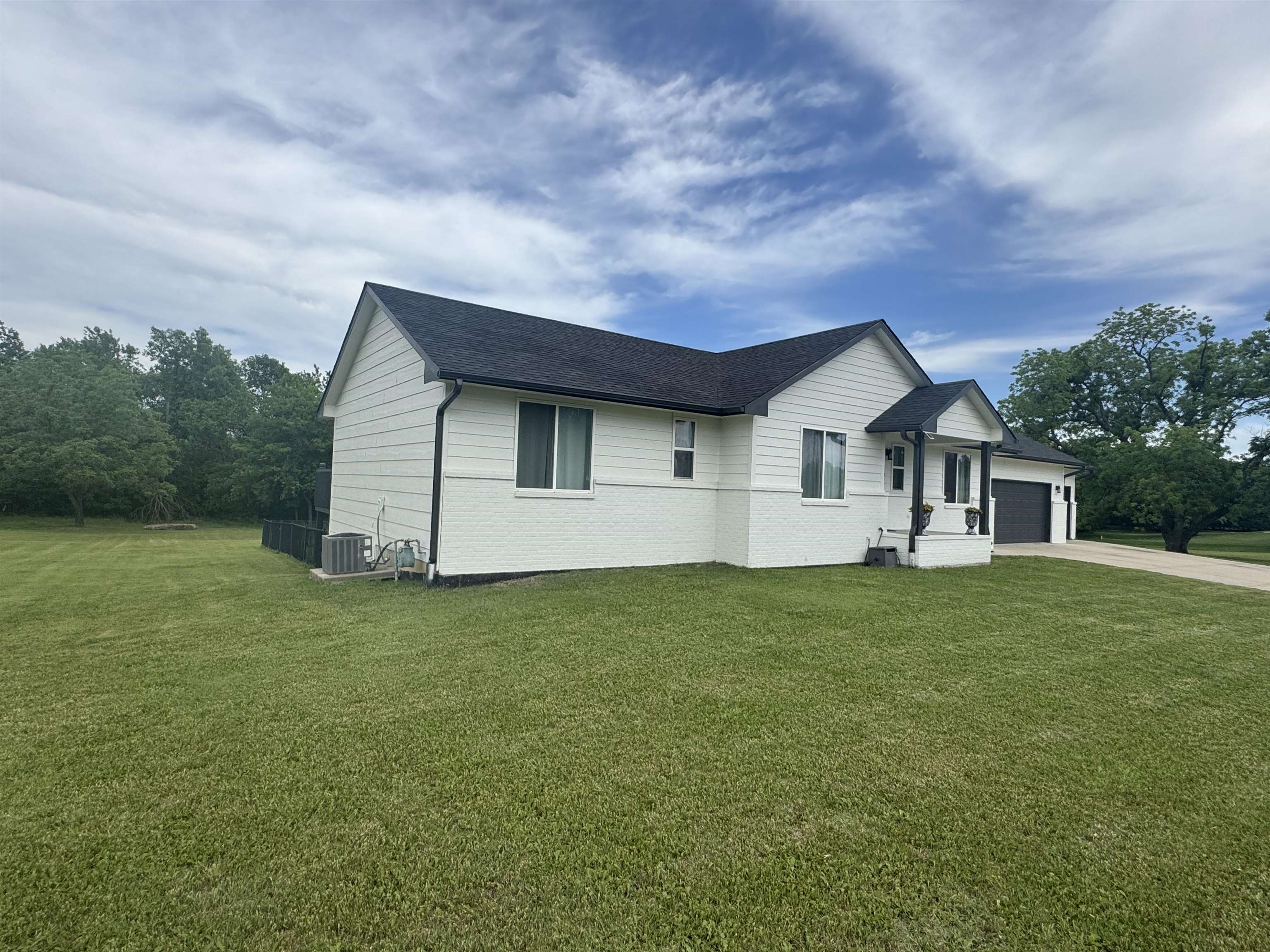 2902 Yaeger Dr Property Photo 4