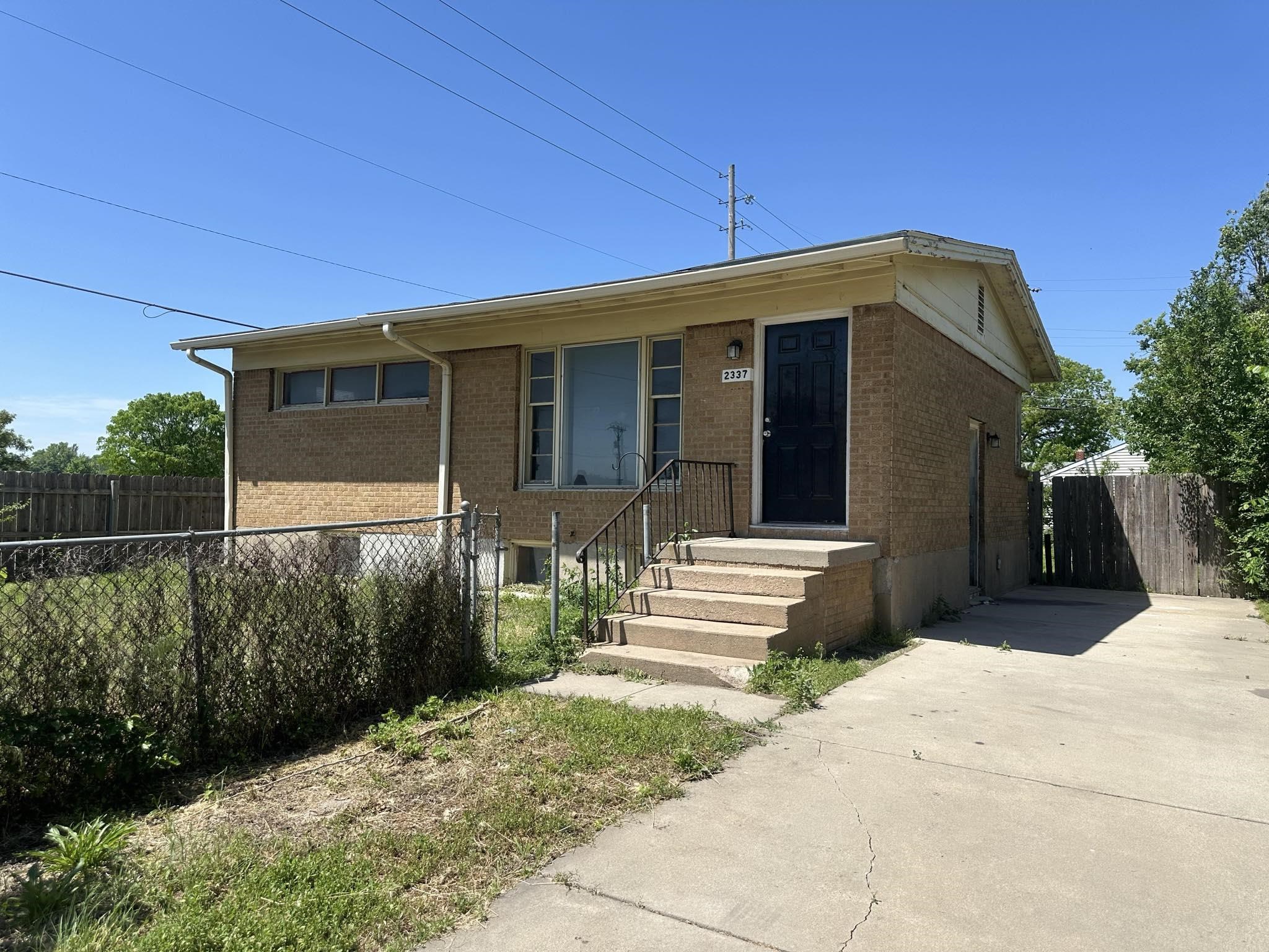 2337 S Glenn Ave Property Photo
