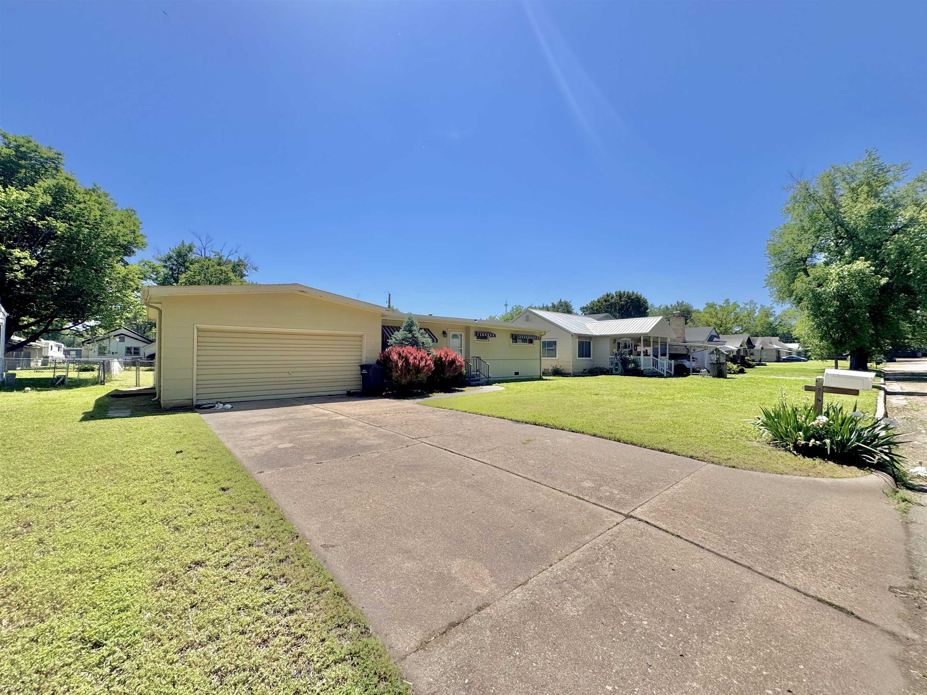 1018 N B St Property Photo 1