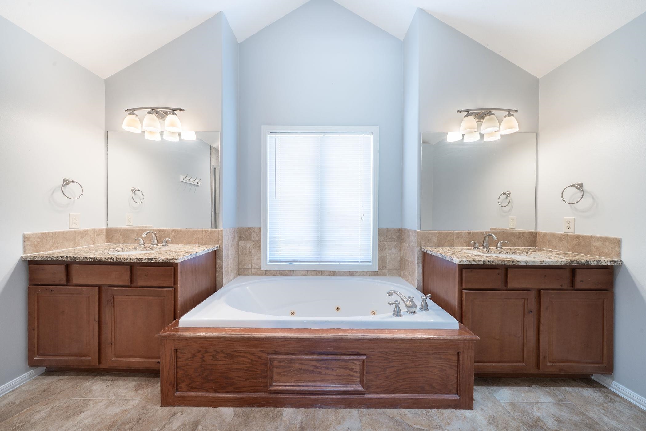 14011 E Watson St Property Photo 16