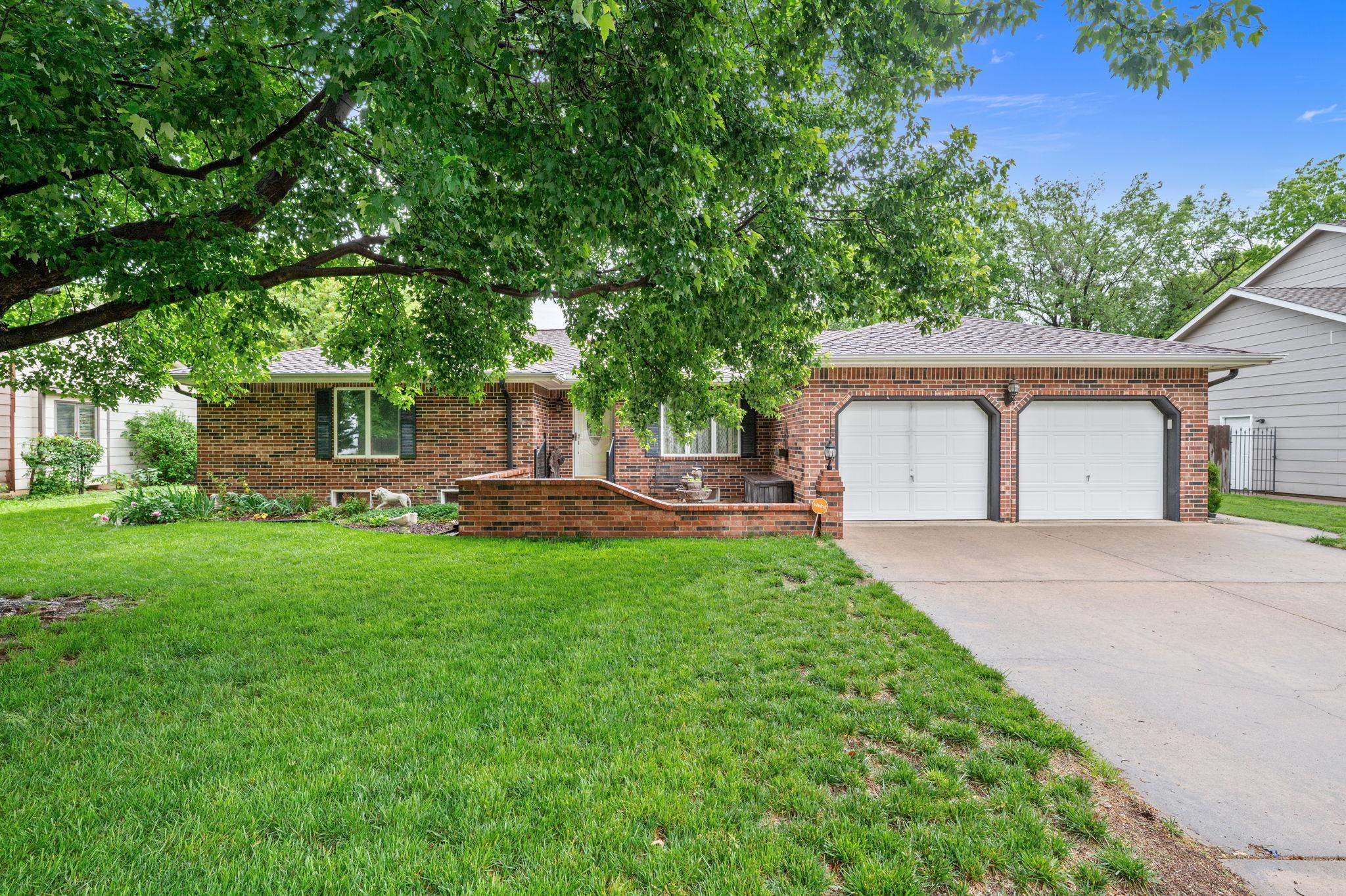 1834 N Denene St Property Photo 1