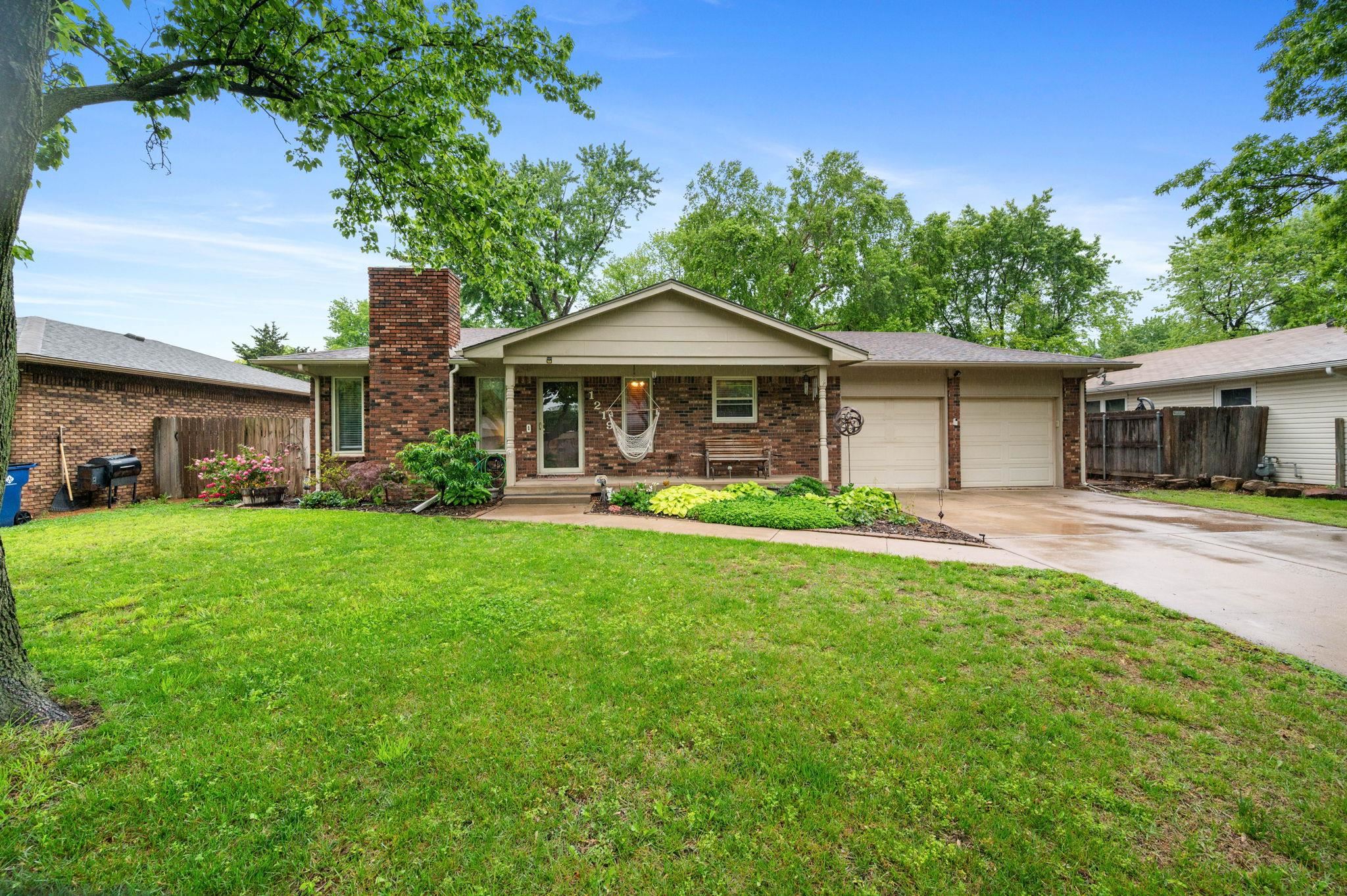 1219 N Sunset Dr Property Photo 1