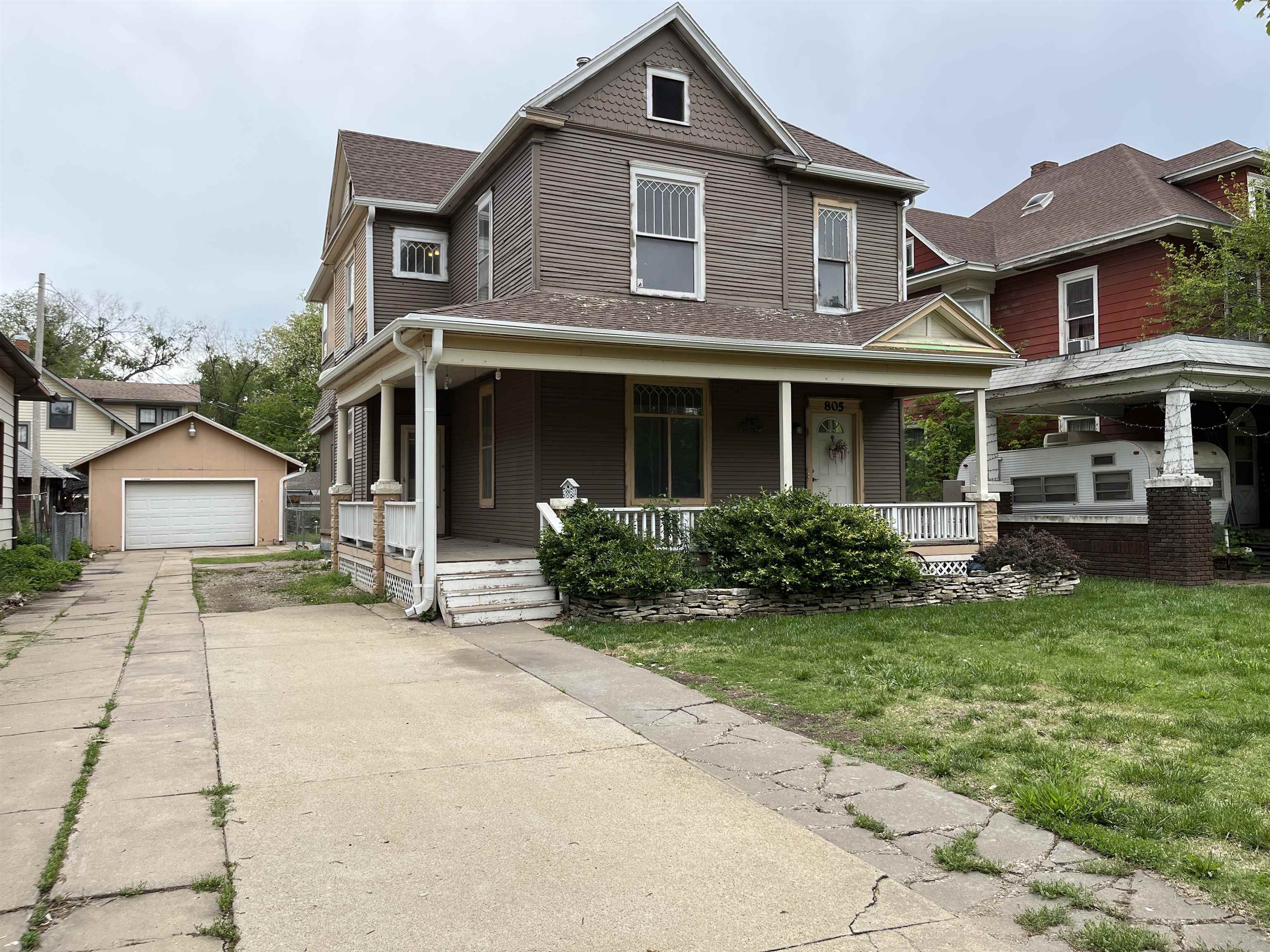805 W Iron Ave Property Photo 1