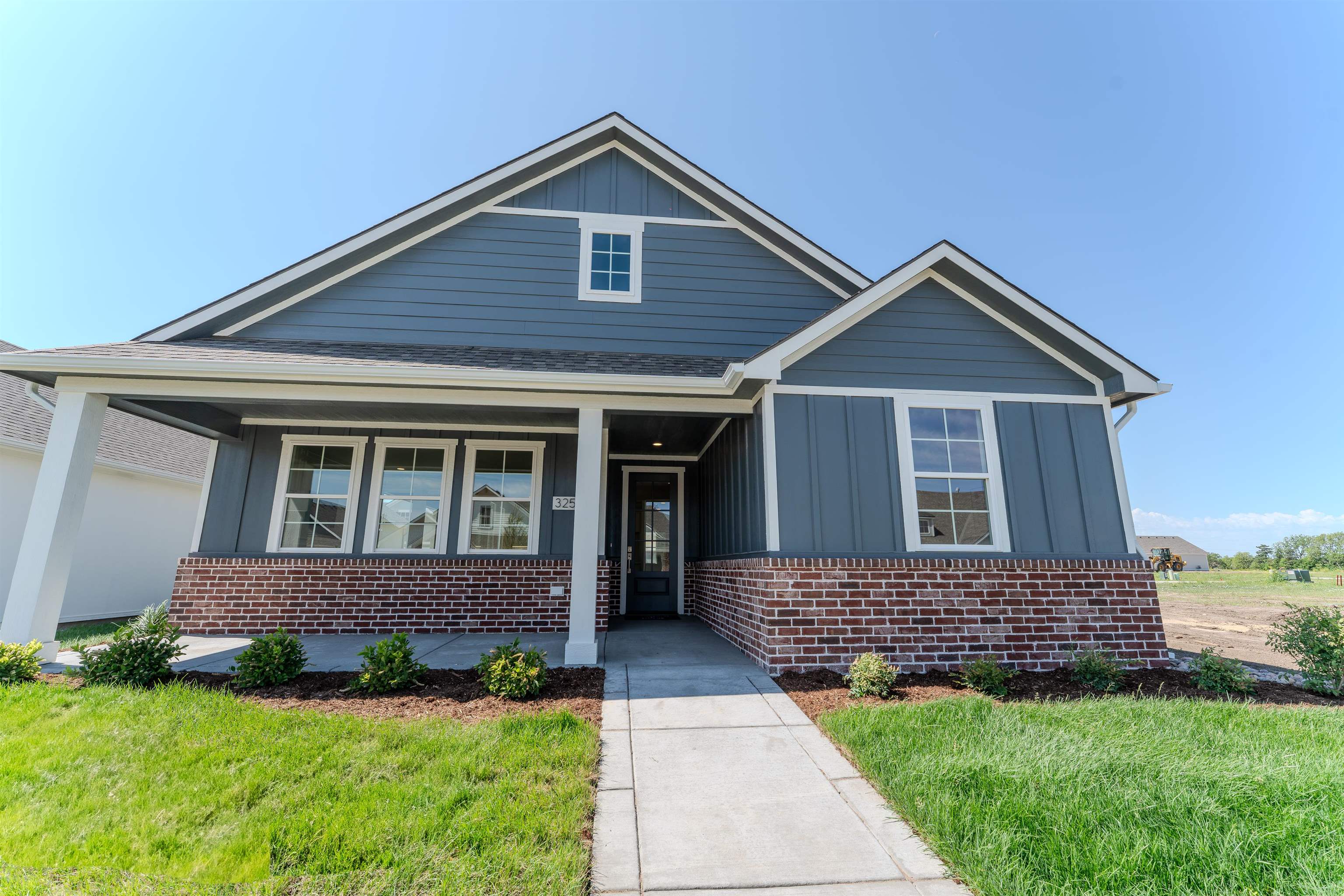 325 W Boxthorn Dr. Property Photo 1