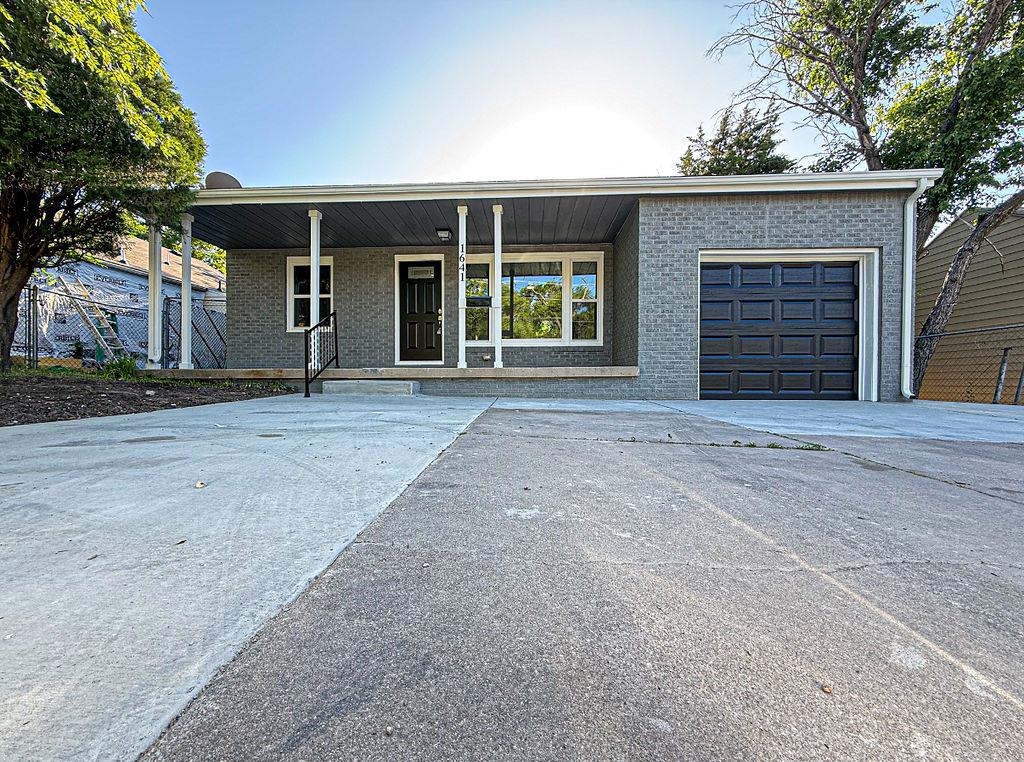 1641 N Hillside Ave Property Photo 1