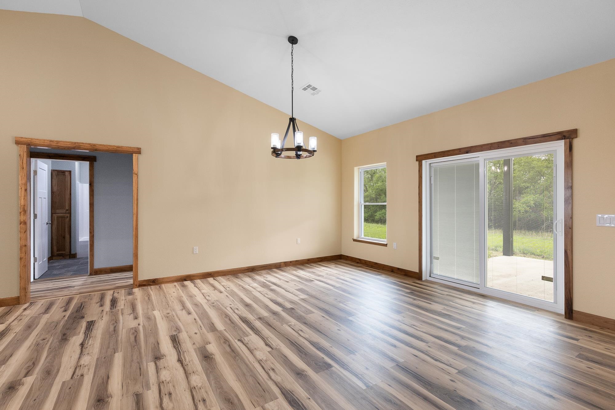 2592 Ne 10 St Property Photo 7