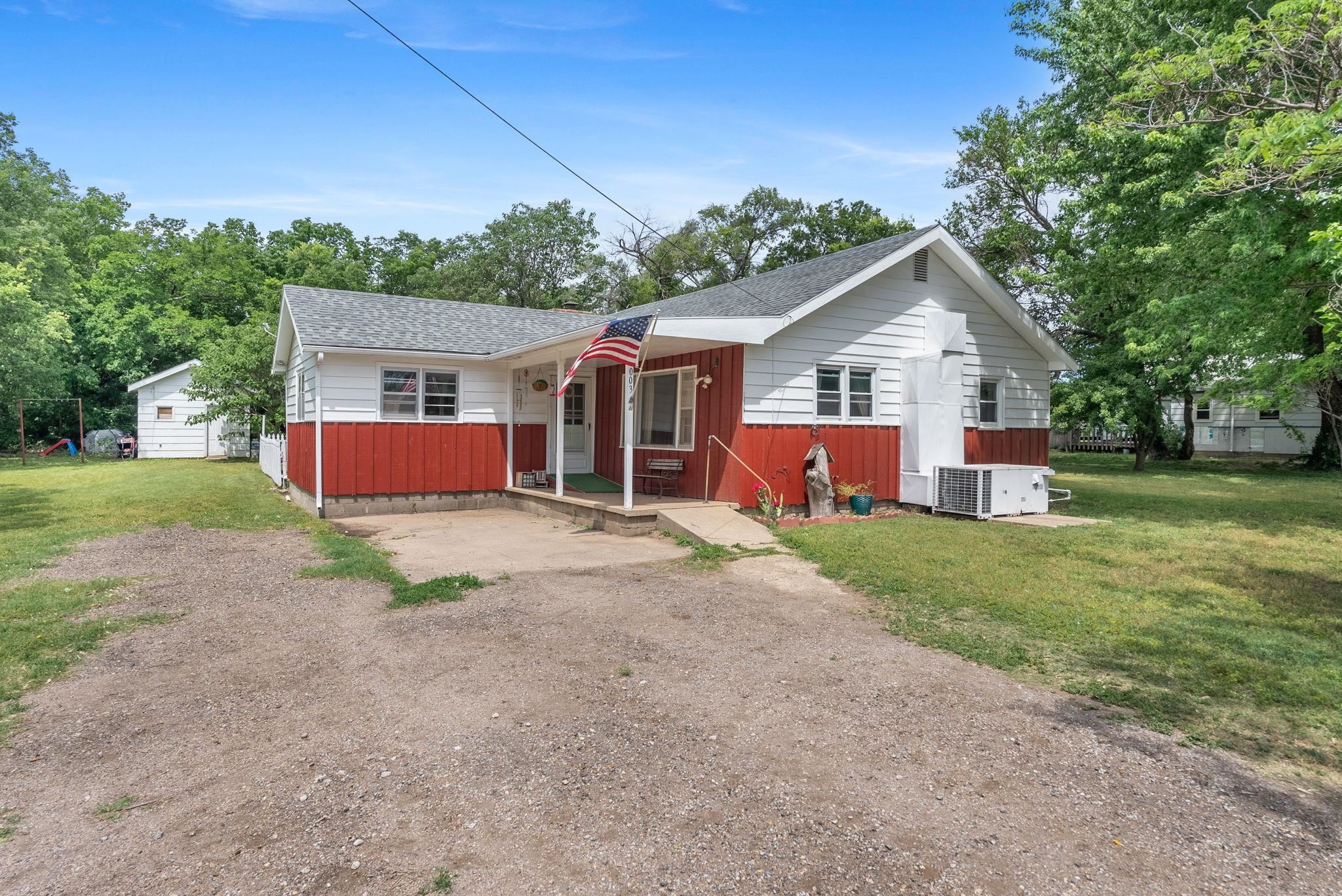 1003 N Olive St Property Photo 1