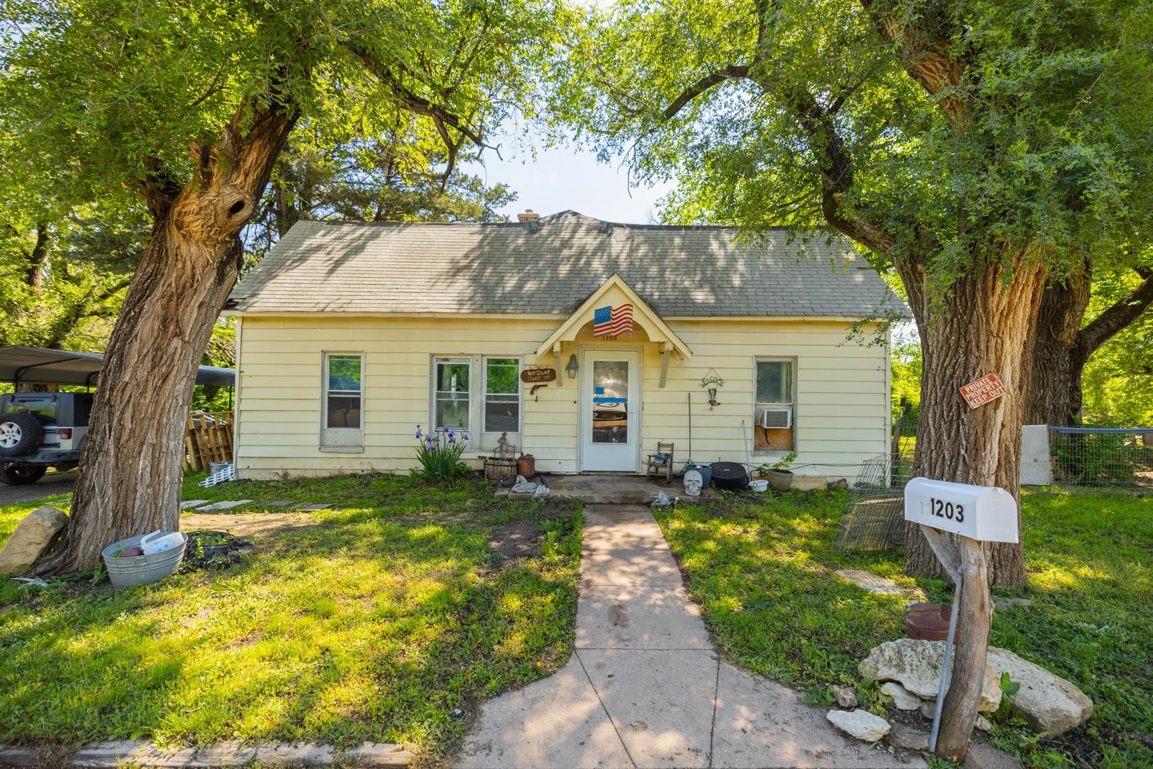 905 & 1203 S A St. Property Photo