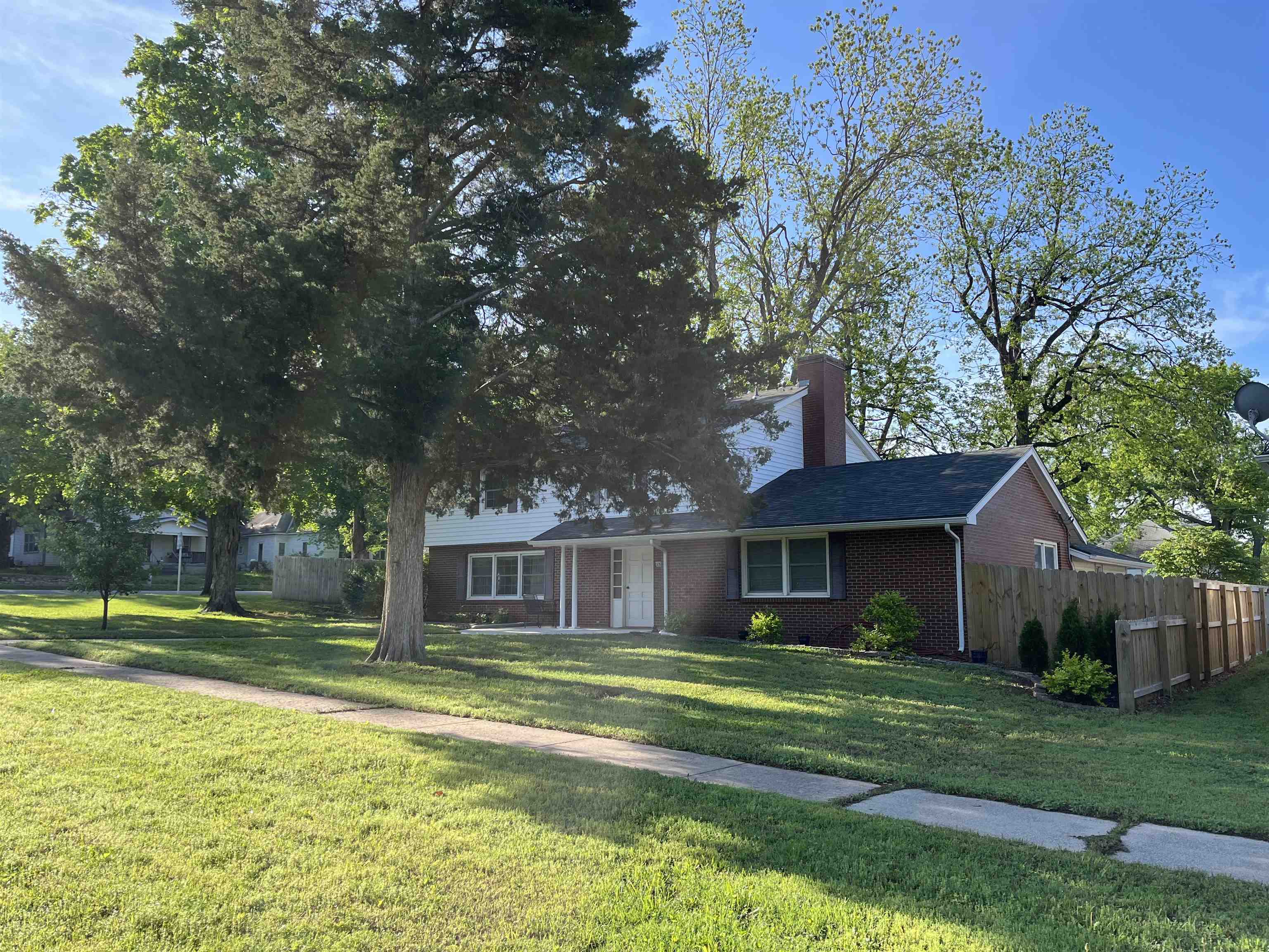 1515 E 8th Property Photo 2