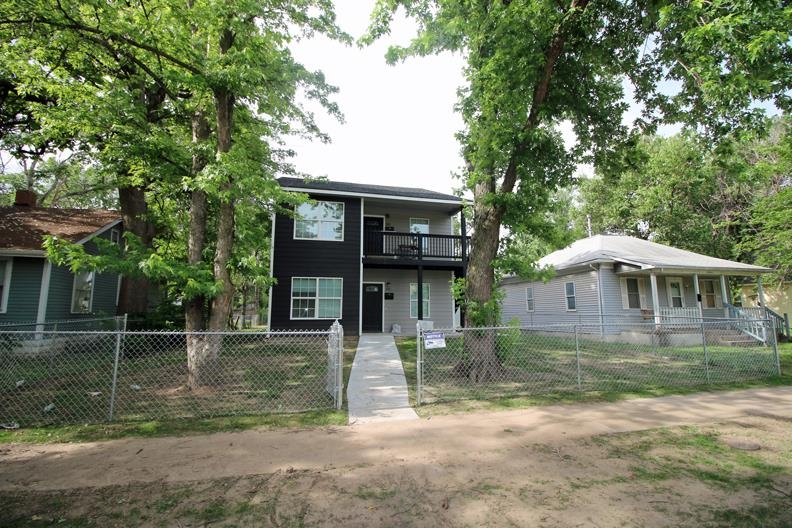 2439 W 3rd St N Property Photo 1