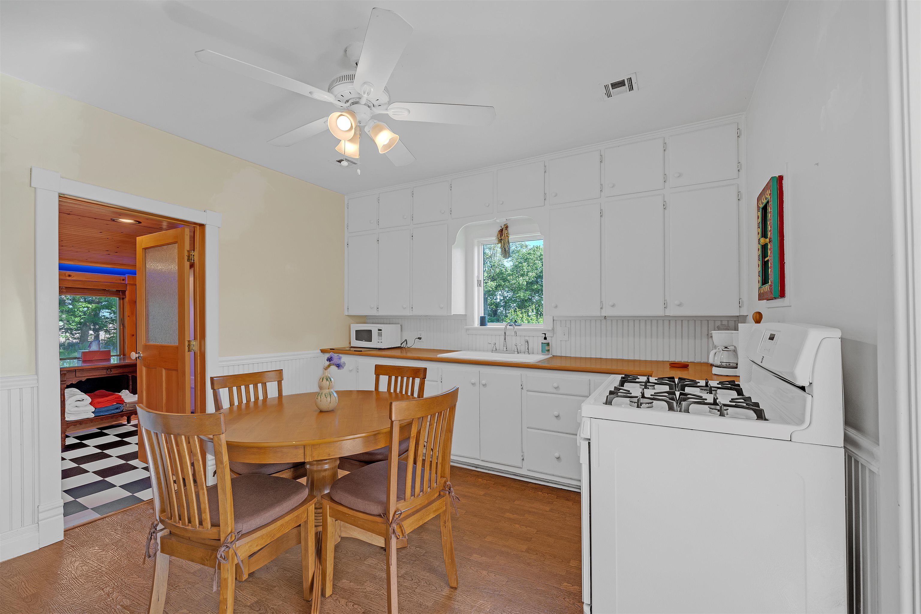 1924 40th Property Photo 18