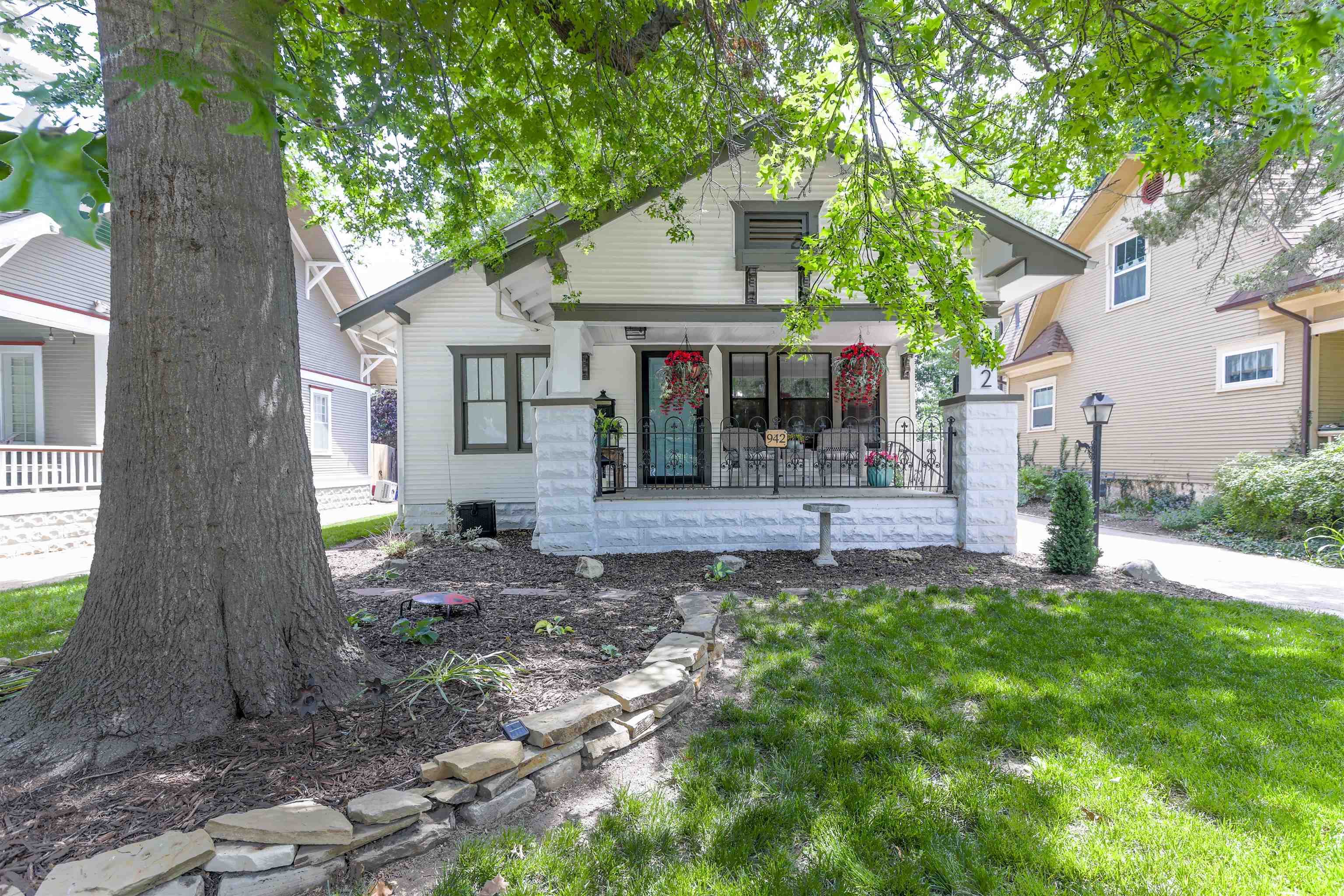 942 N Porter Ave Property Photo 1