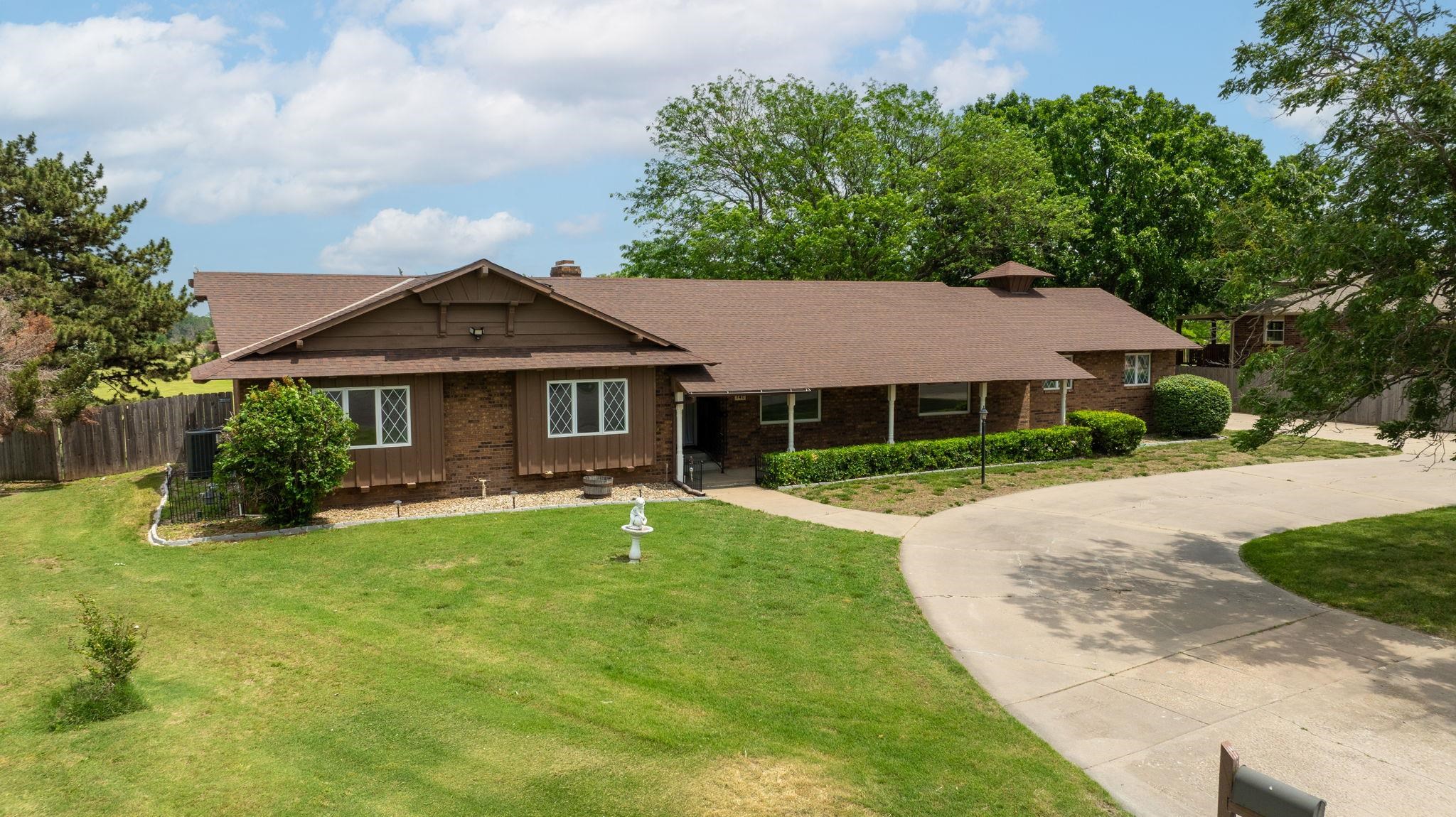 740 Fairway Ct Property Photo 1