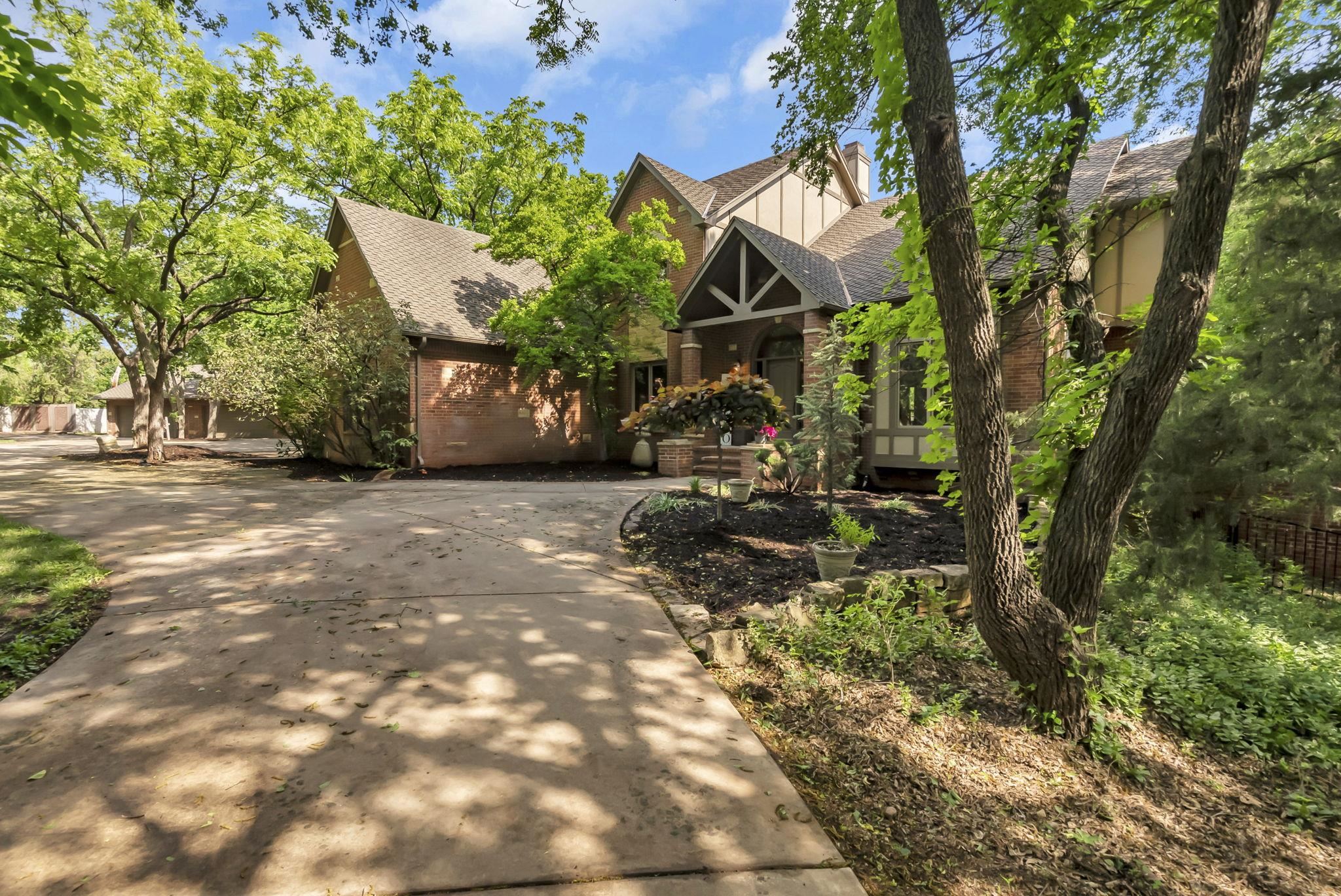 11110 W Central Ave Property Photo 4