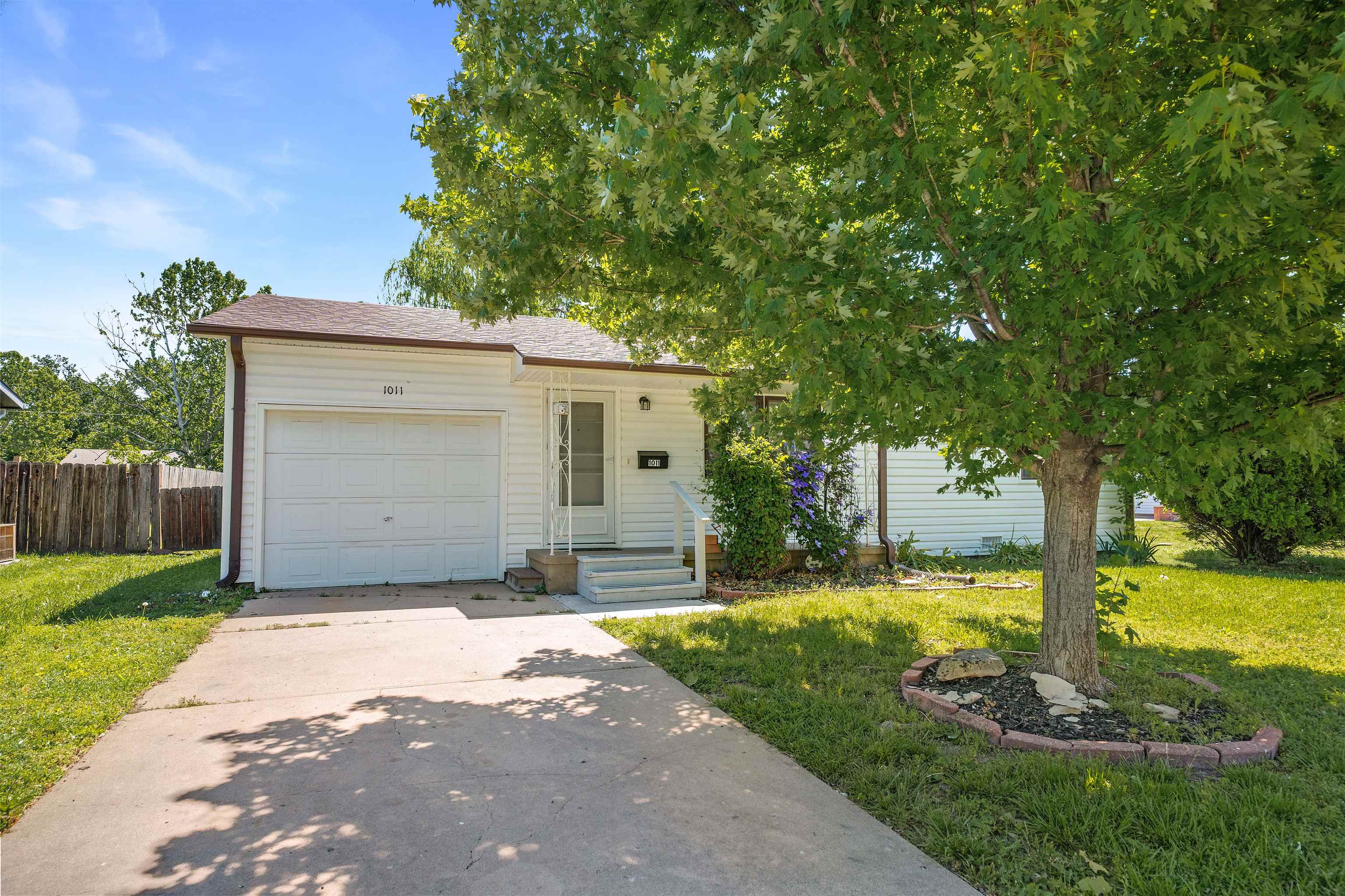 1011 N Park St Property Photo 1