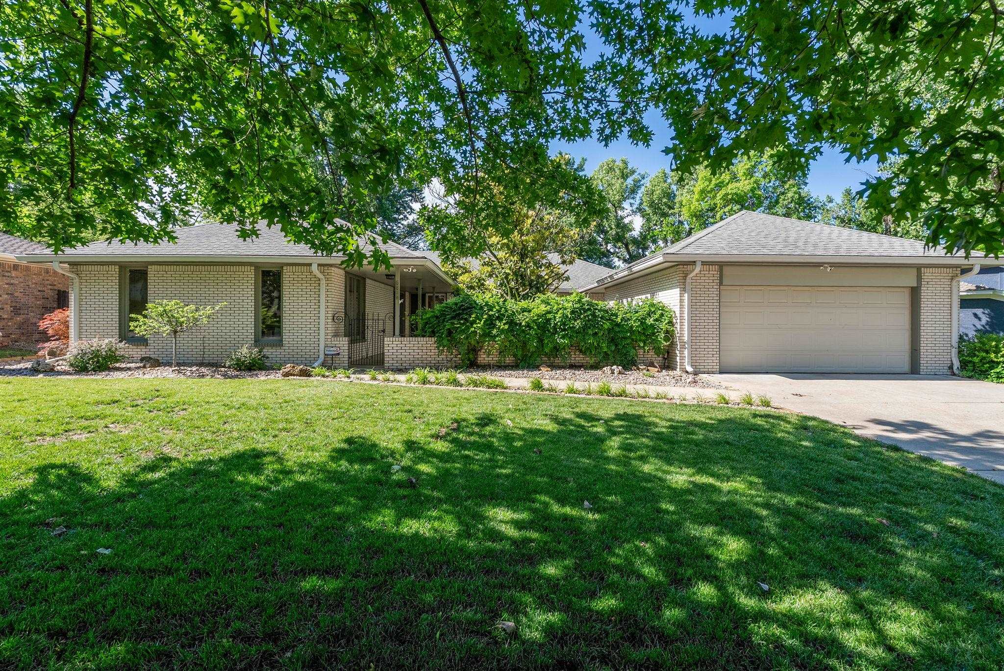8209 E Brentmoor St Property Photo 1