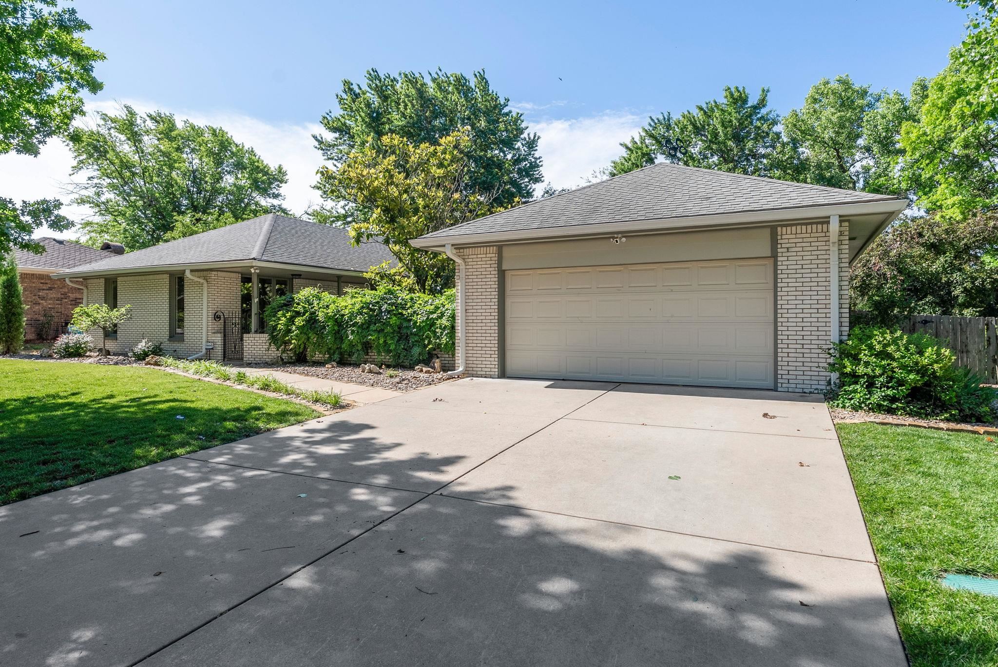 8209 E Brentmoor St Property Photo 4