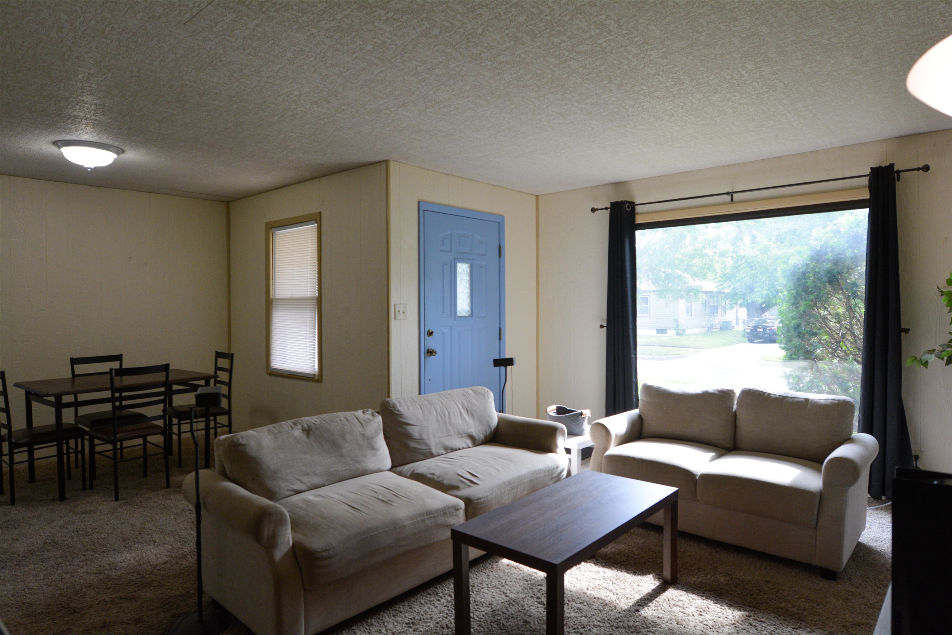 2209 S Ellis Ave. Property Photo 2