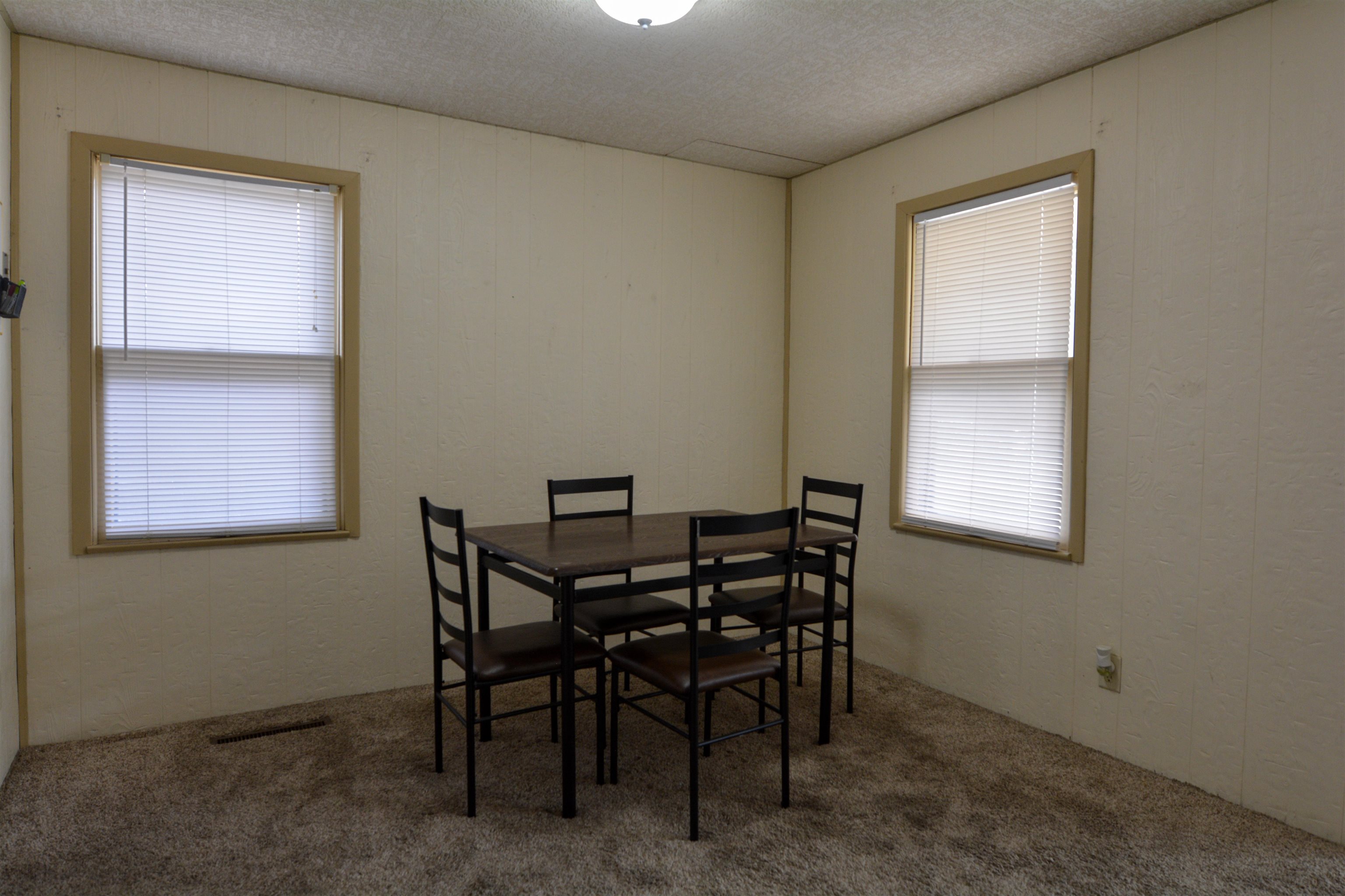 2209 S Ellis Ave. Property Photo 4