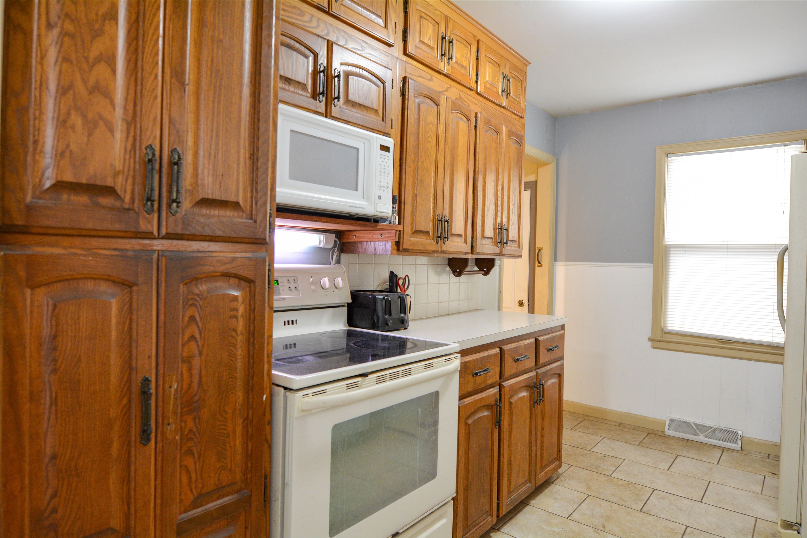 2209 S Ellis Ave. Property Photo 5