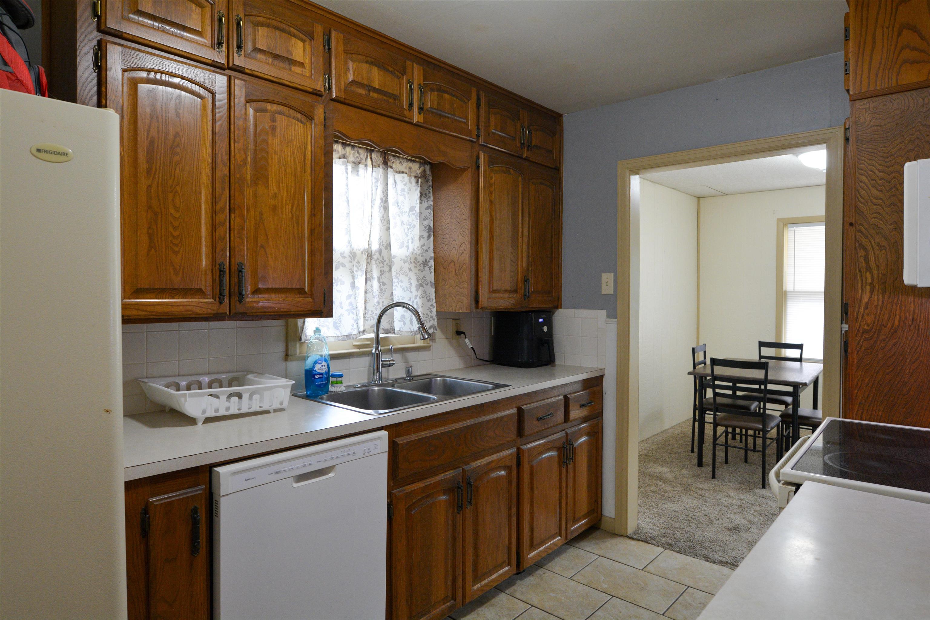 2209 S Ellis Ave. Property Photo 6