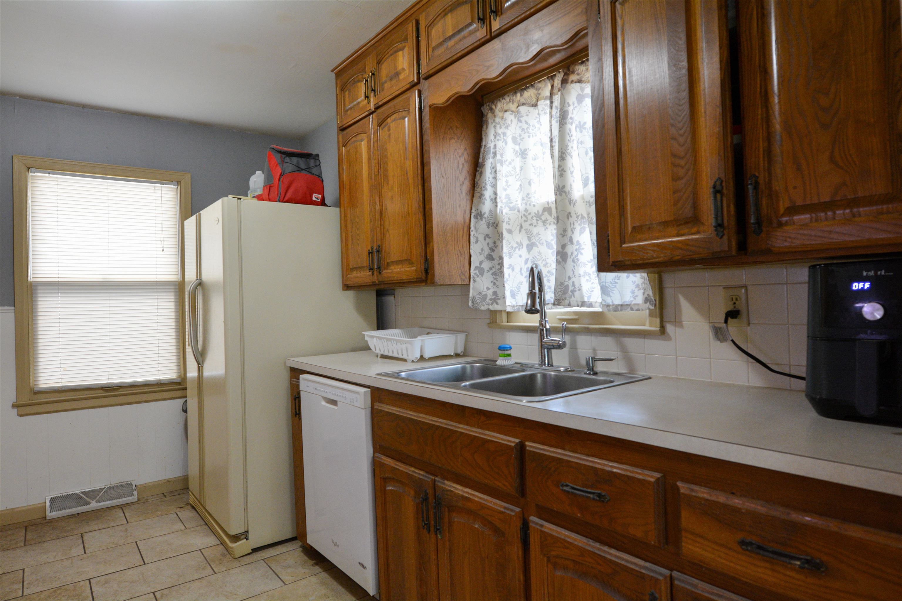 2209 S Ellis Ave. Property Photo 7