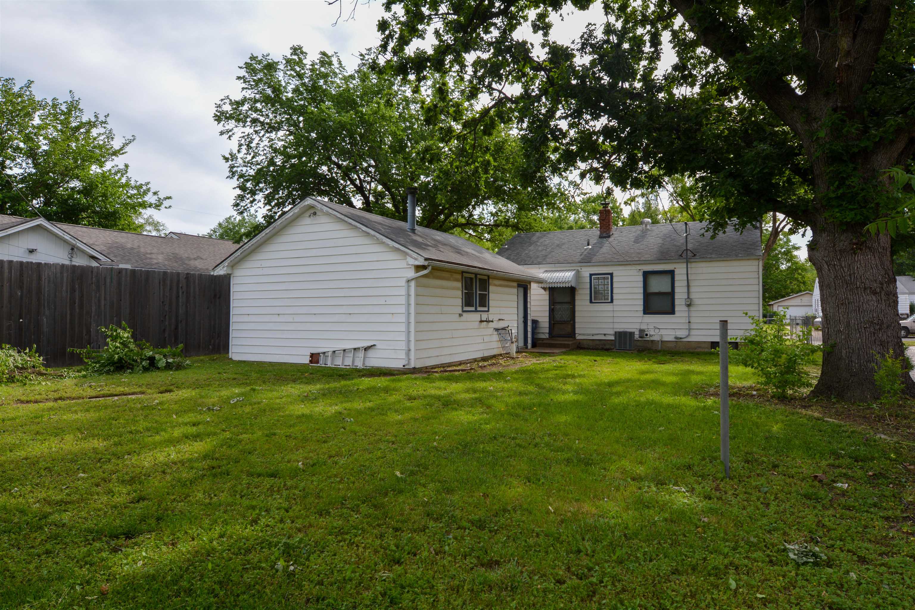 2209 S Ellis Ave. Property Photo 18