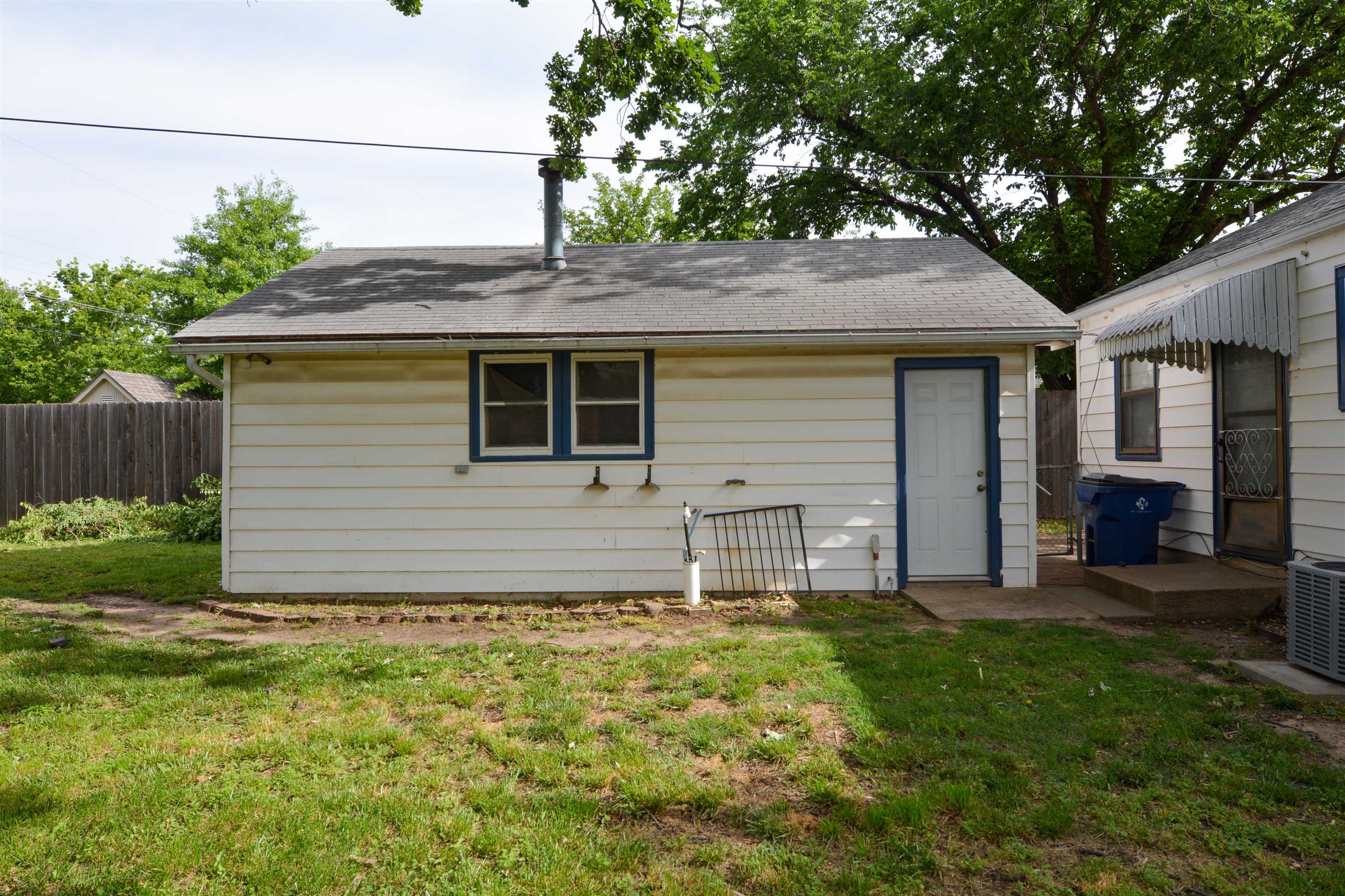 2209 S Ellis Ave. Property Photo 22