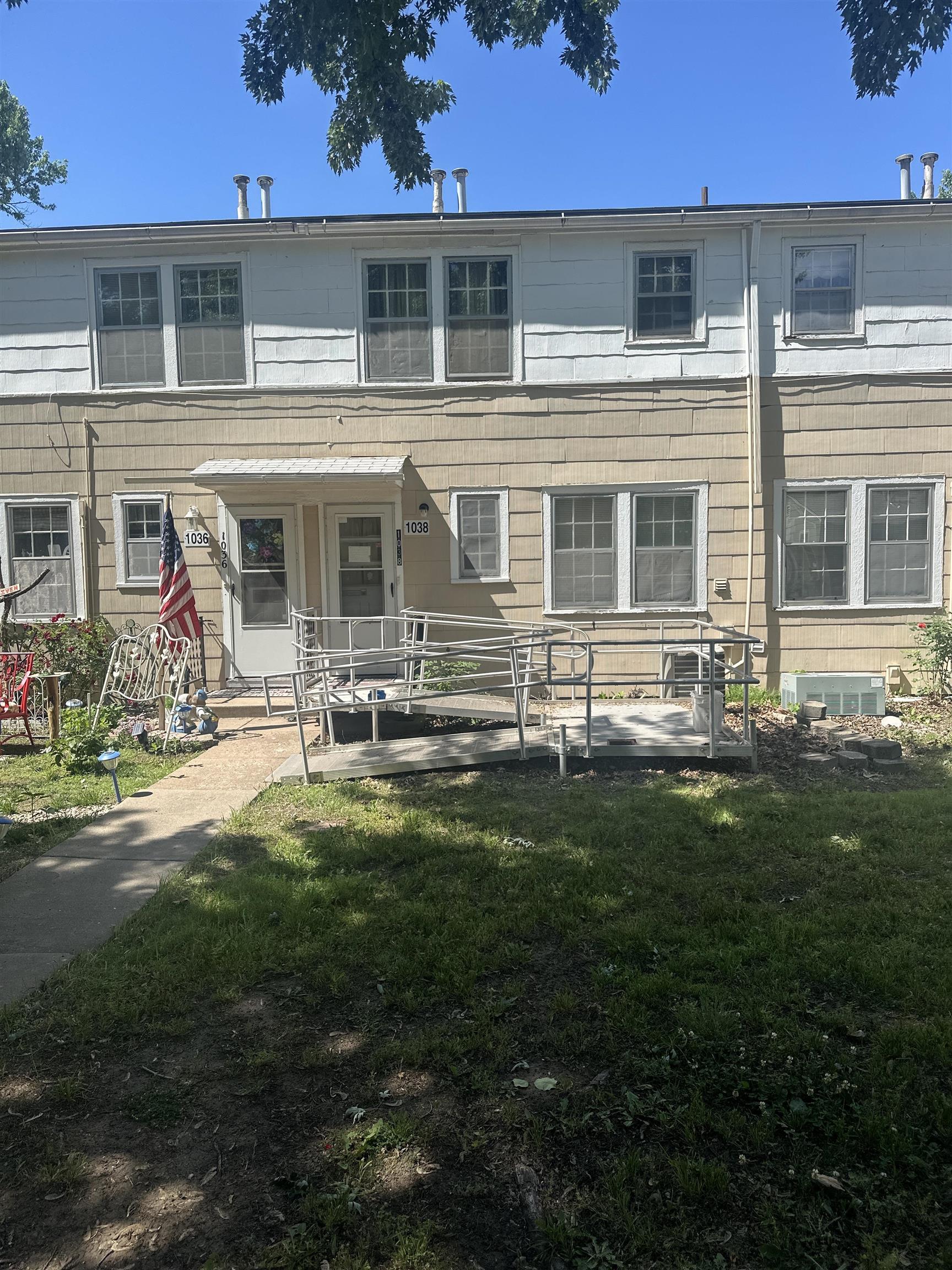 1038 S Pershing Property Photo 1