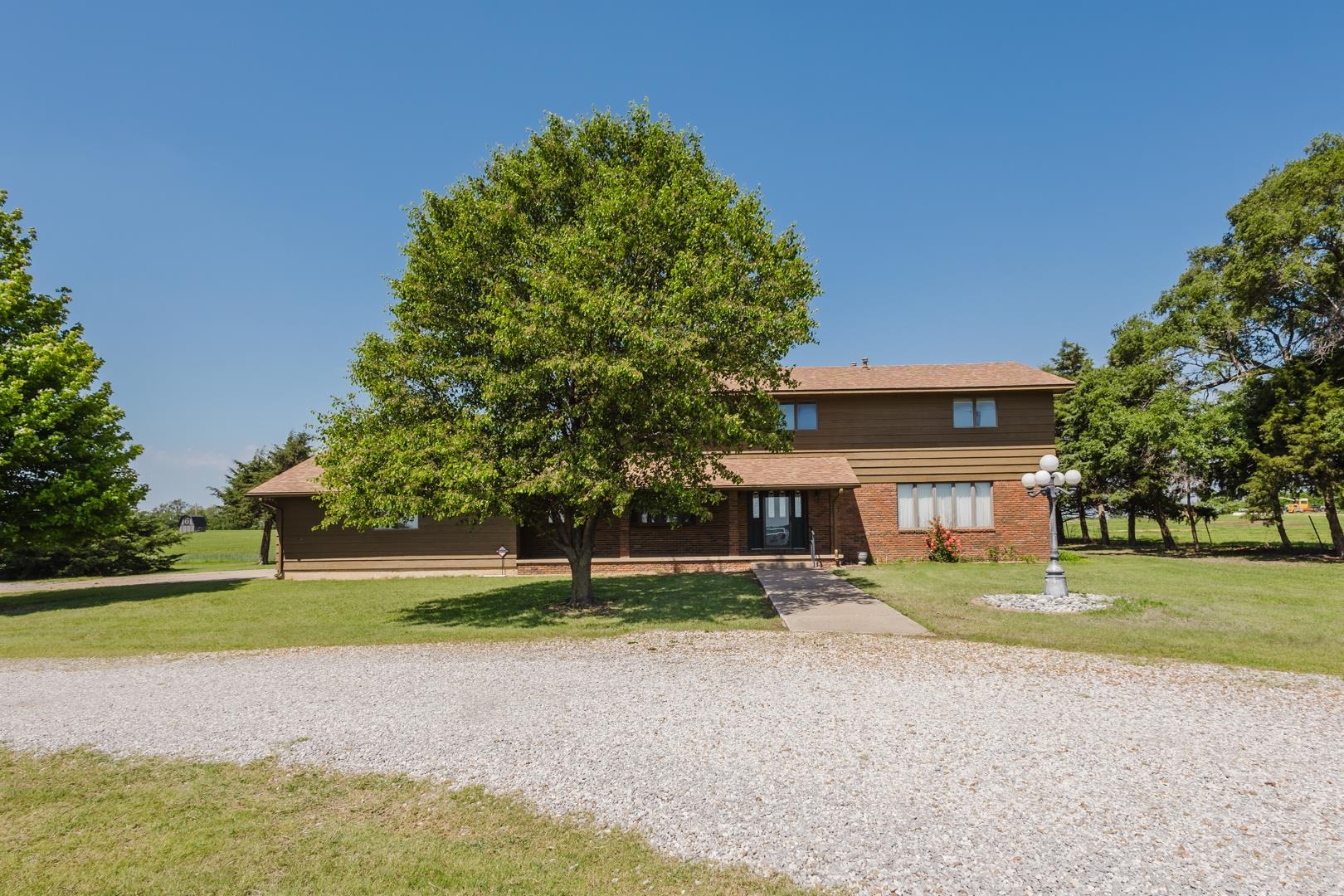 1005 N Conway Springs Property Photo 1