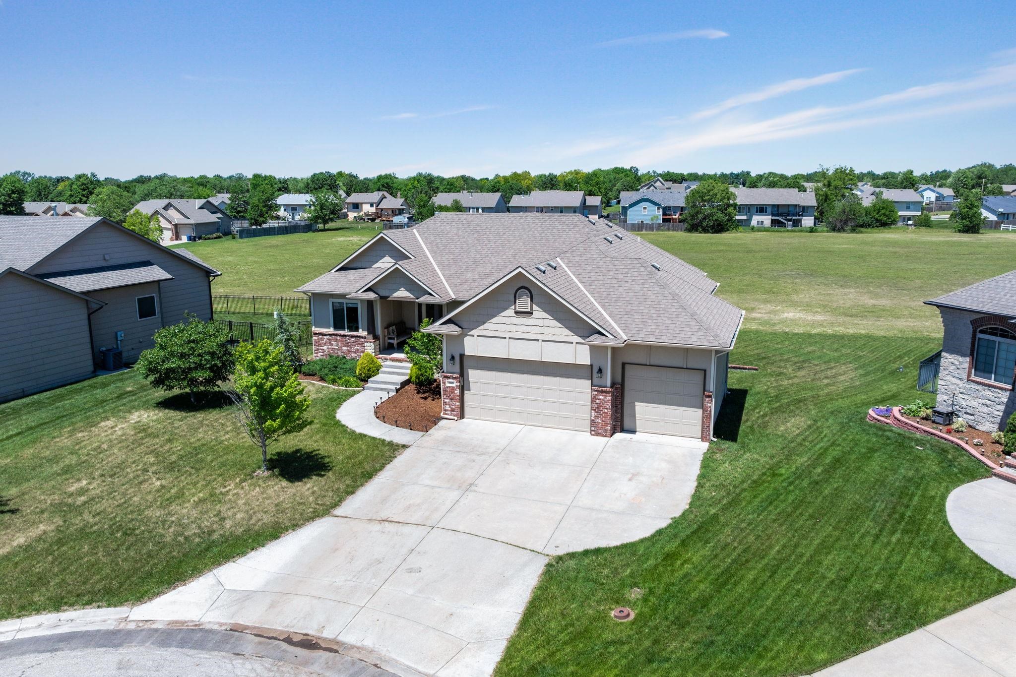 602 E Stone Lake Cir. Property Photo 1