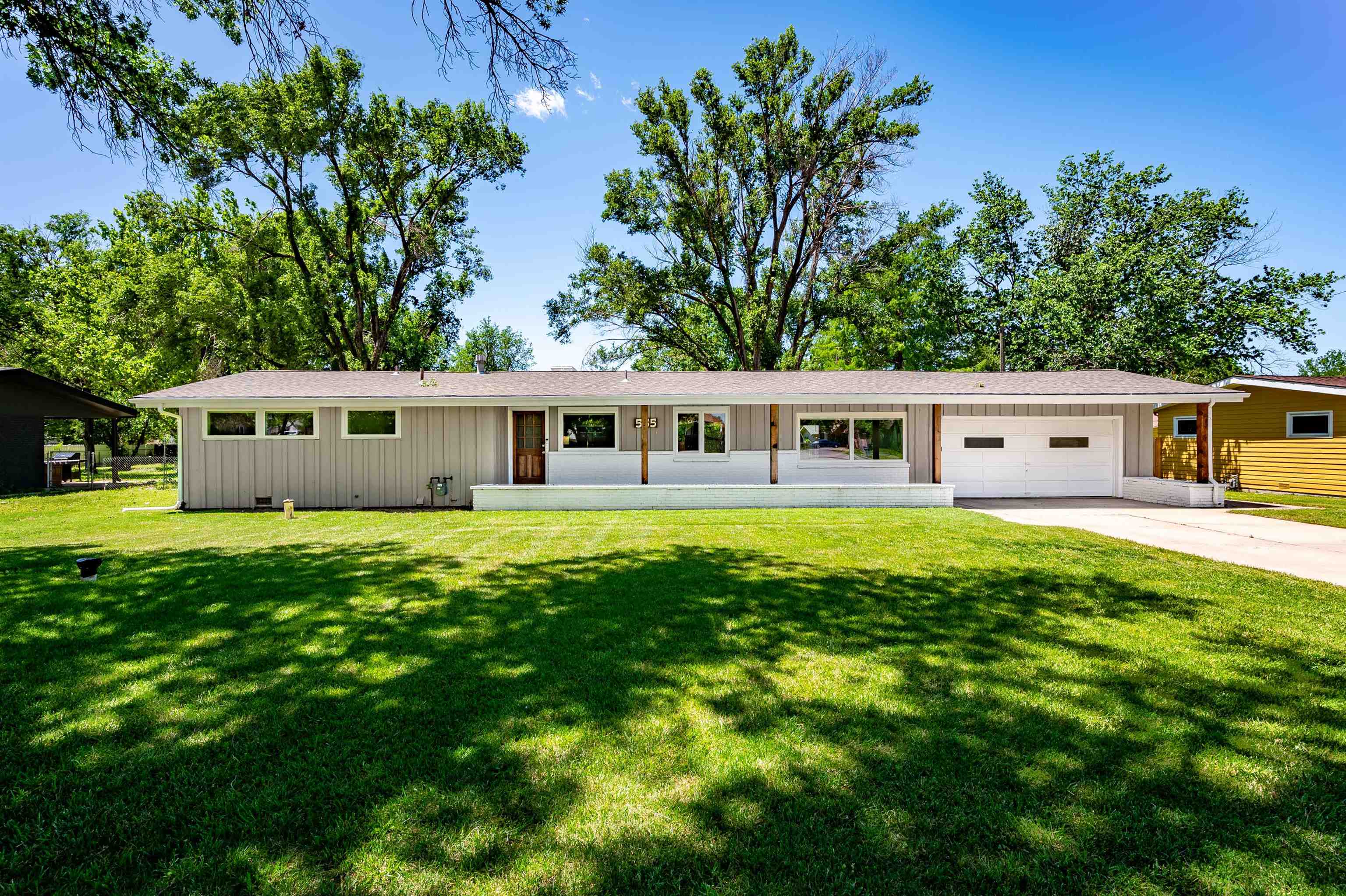 555 S Woodchuck Ln Property Photo 1