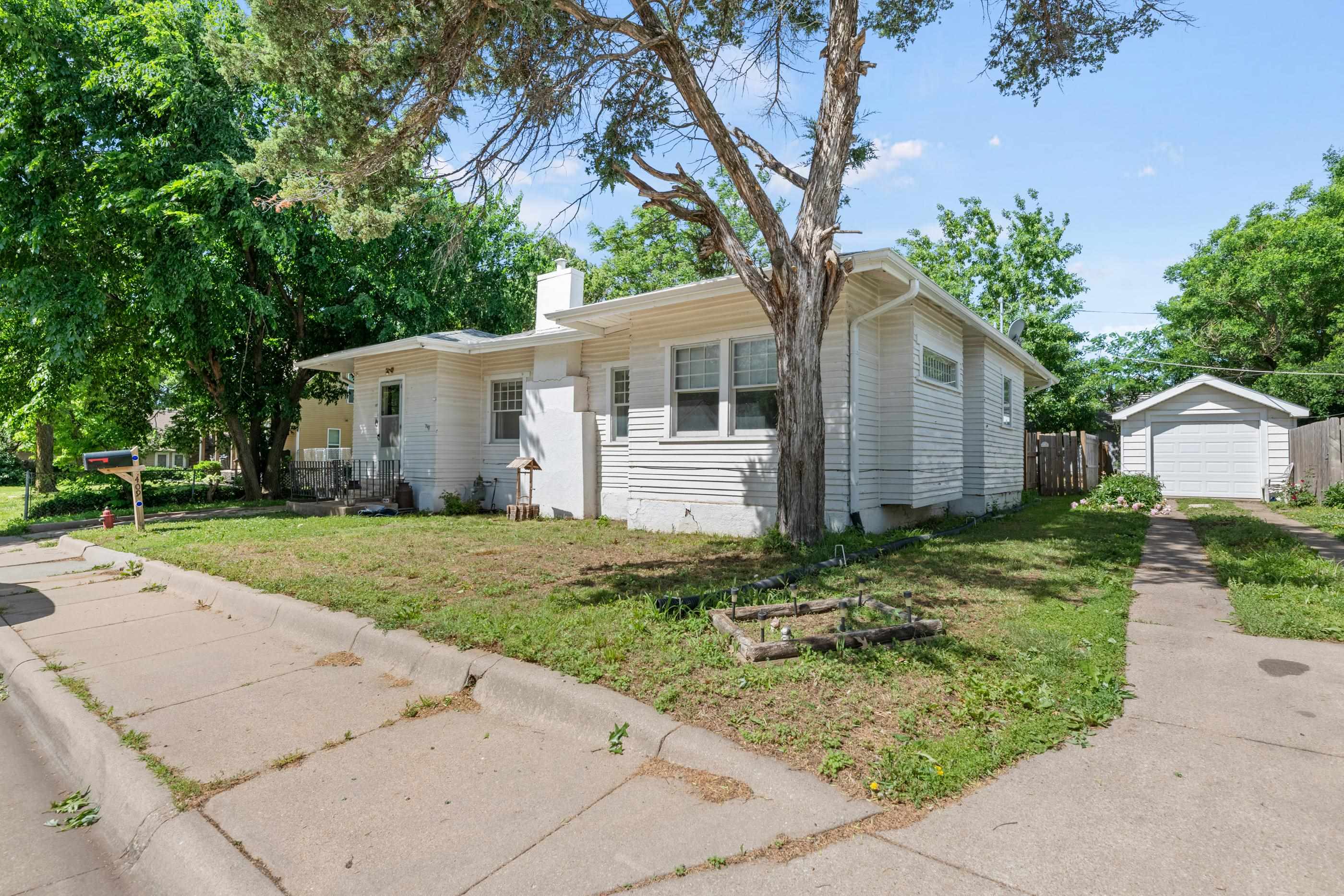 409 N Houser Dr Property Photo 1